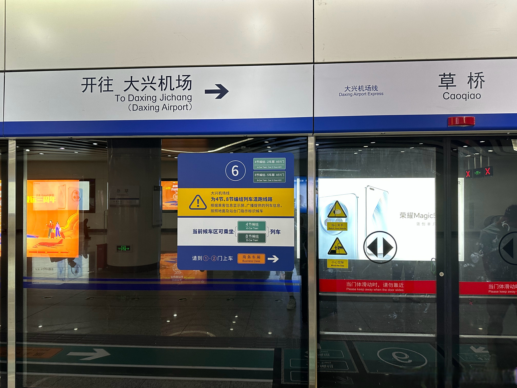 且不论在机场是否要托运在地铁进站时都不让带,可选择自弃或邮寄,或