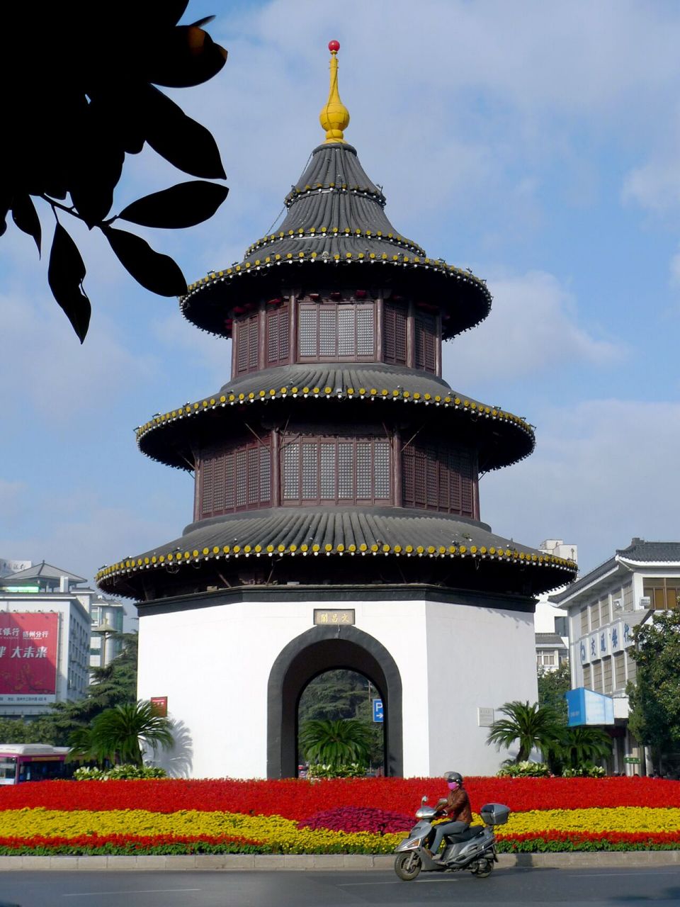 住在四望亭附近,早上7点出来溜达,路过四望亭,文昌阁,走到石塔寺,大约