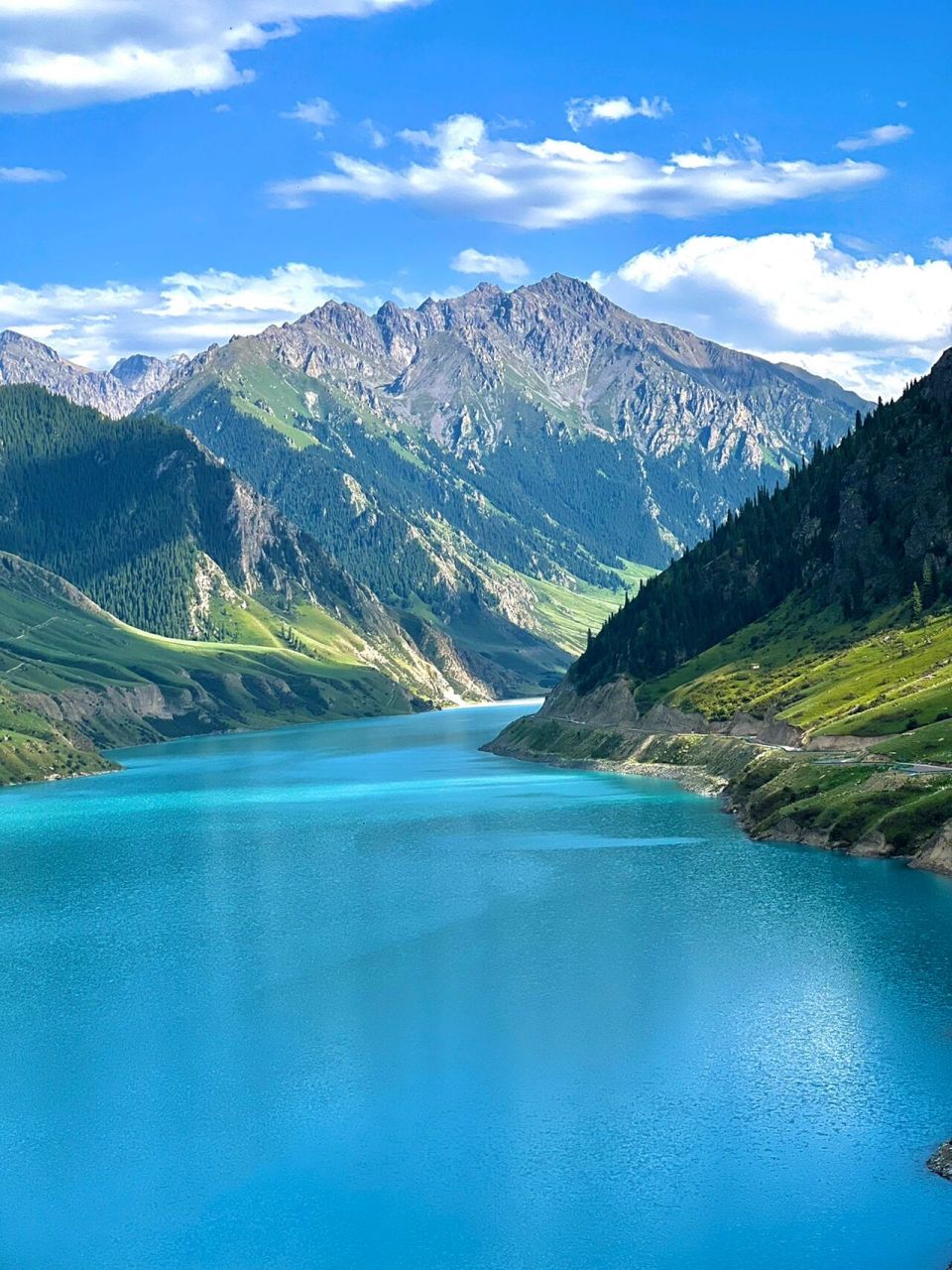 新疆昭苏玉湖|遇见夏日的蓝湖97免费打卡地 玉湖就在昭苏附近,离