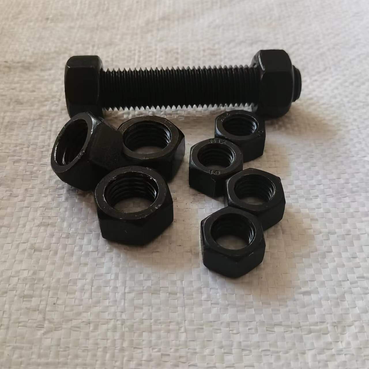 双头螺栓 全螺纹螺柱 双头螺丝也叫双头螺栓或双头螺柱,用于机械的