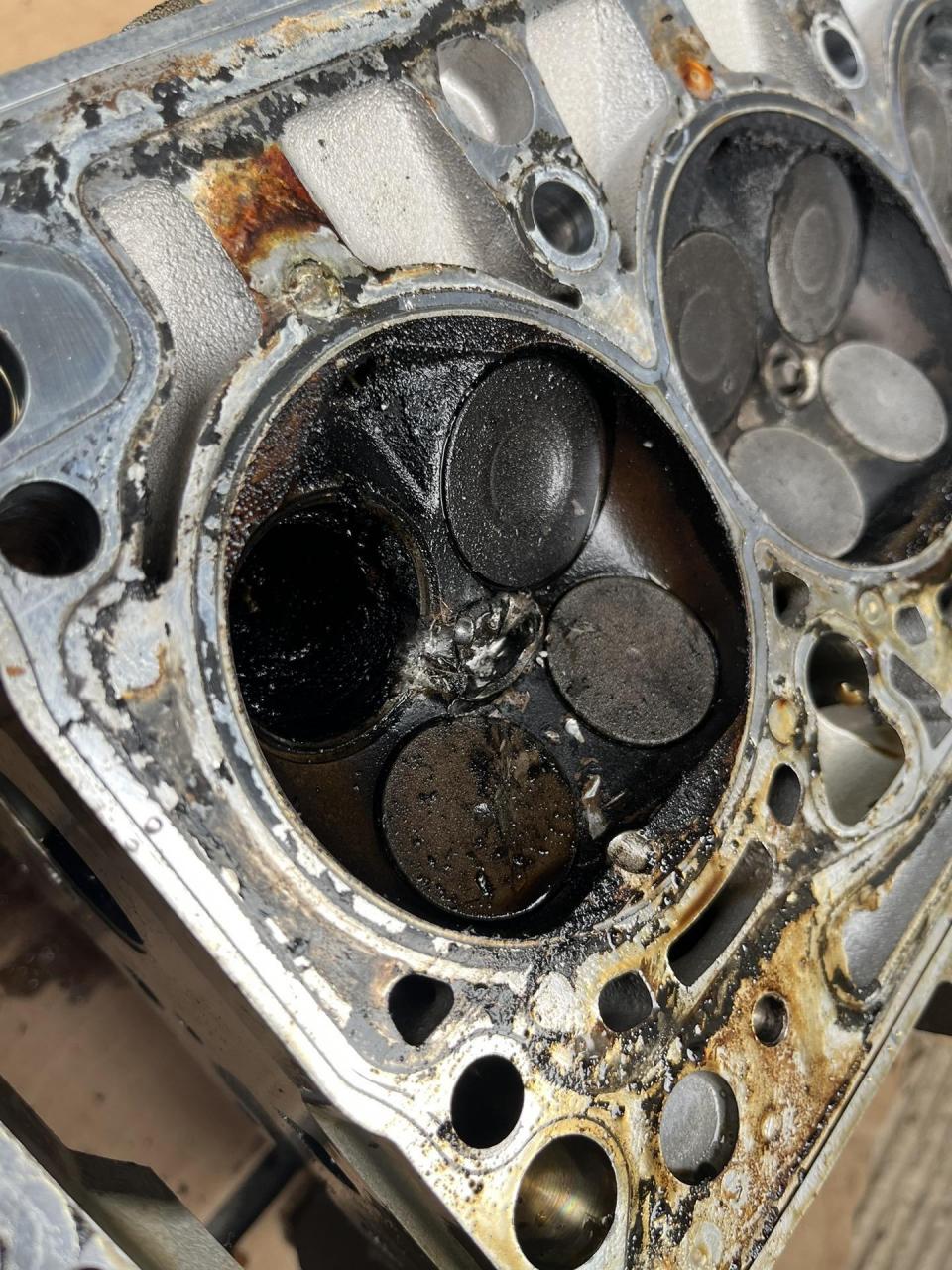 奥迪ea888 三代发动机  气门弹簧断裂惹得祸
