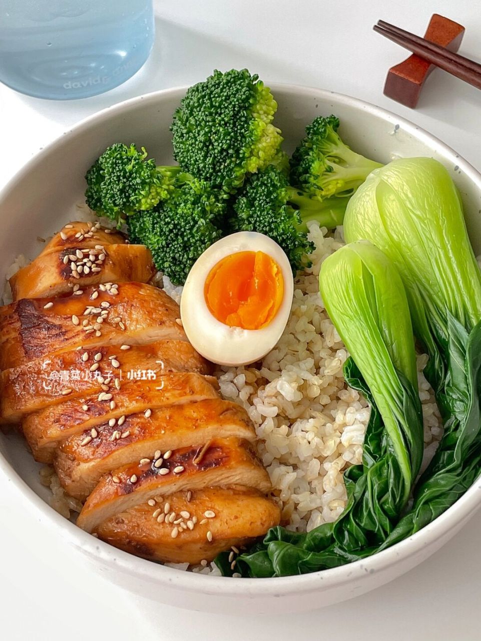 减脂期福音6015 · 71 95食材: 糙米饭1碗|鸡胸肉1块|溏心蛋1