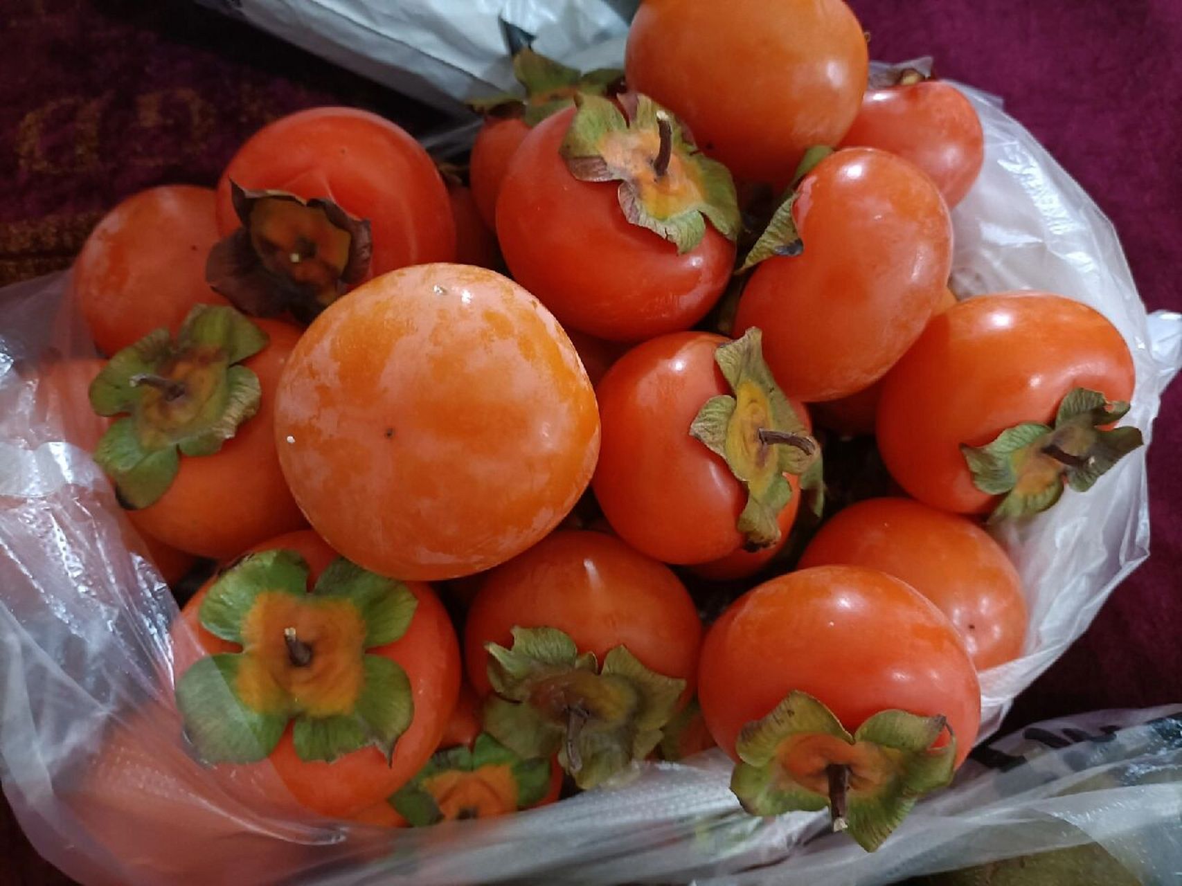 又到了吃柿子的季节啦 最喜欢吃的金钱柿终于上市了,我拍的4斤30枚中