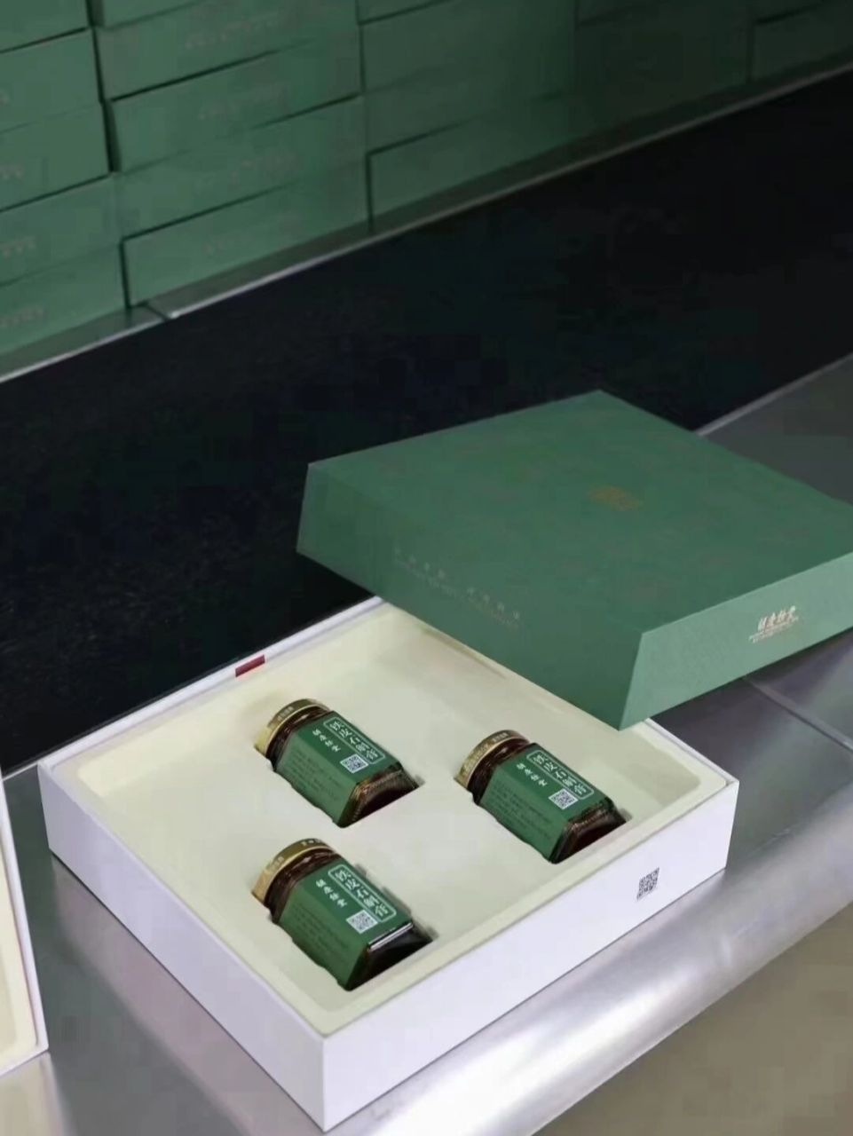 胡庆余堂——铁皮石斛膏 【铁皮石斛膏】 这是一款很全面的膏 阴阳并