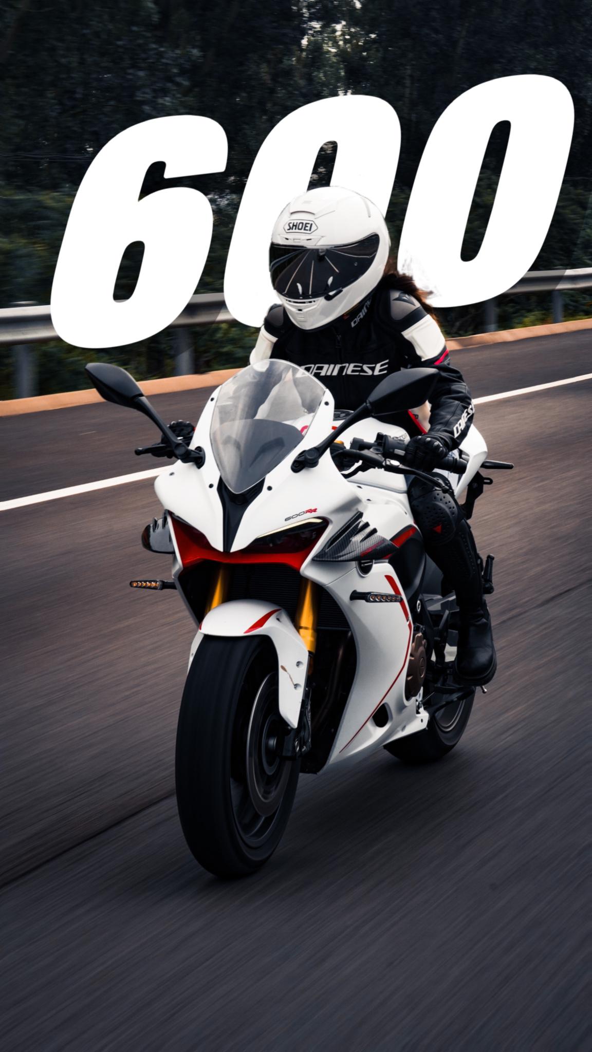 来一期白色赛600壁纸吧