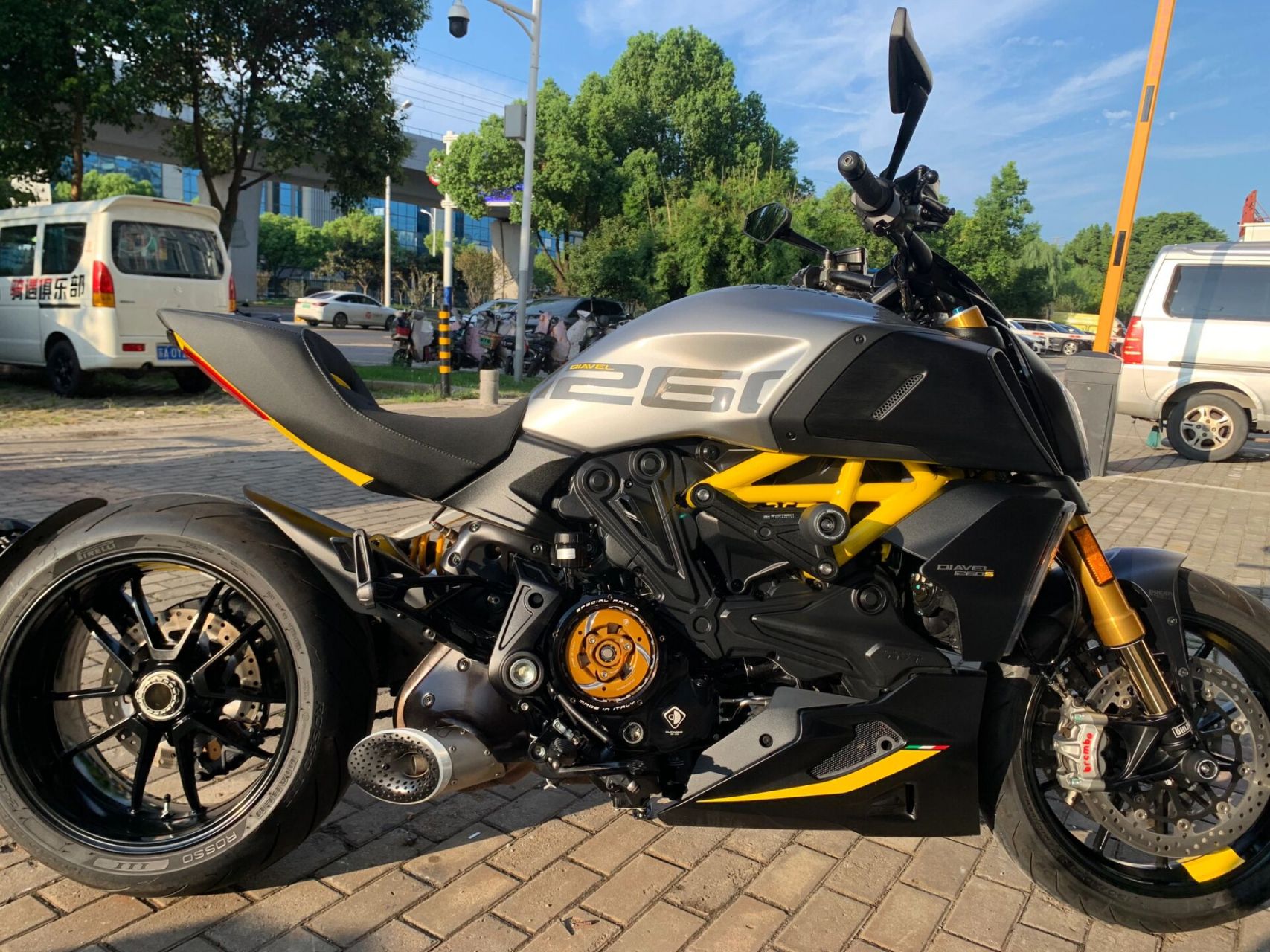 杜卡迪大魔鬼1260s 22年五月上牌 一手户 5300km 透明离合 特米排气