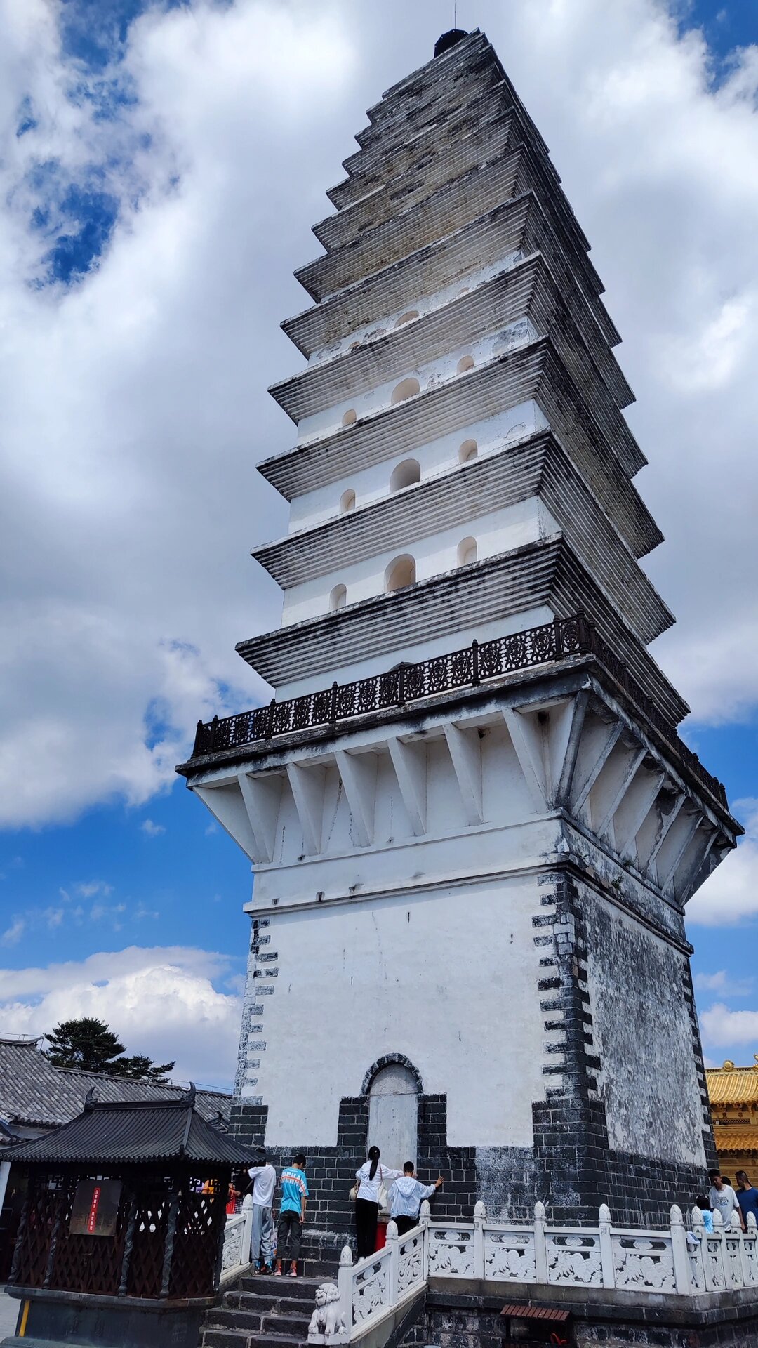 大理宾川鸡足山景区图片