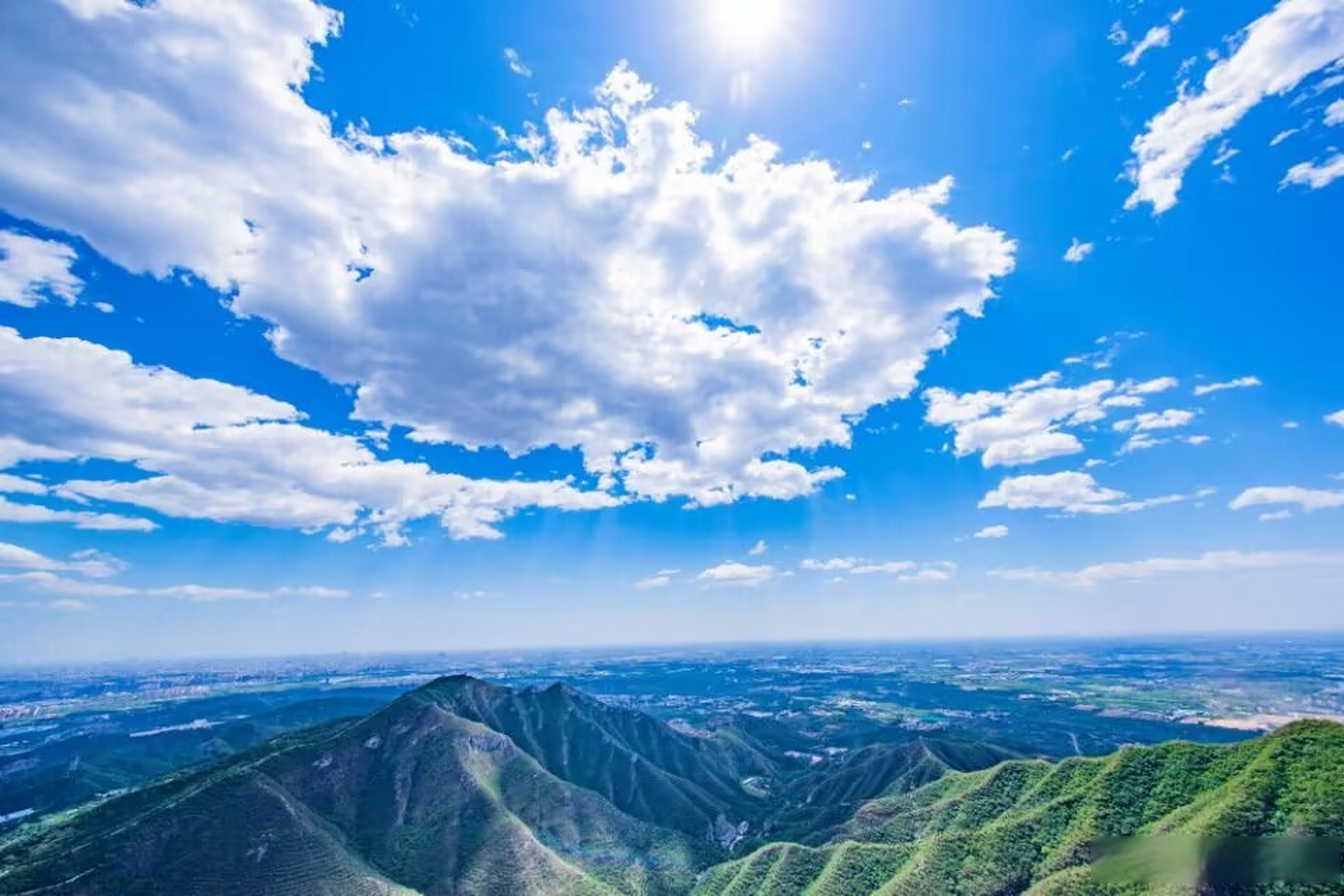 北京千灵山风景独好# 夏天的北京千灵山,天空中的云高了,风的气伪变