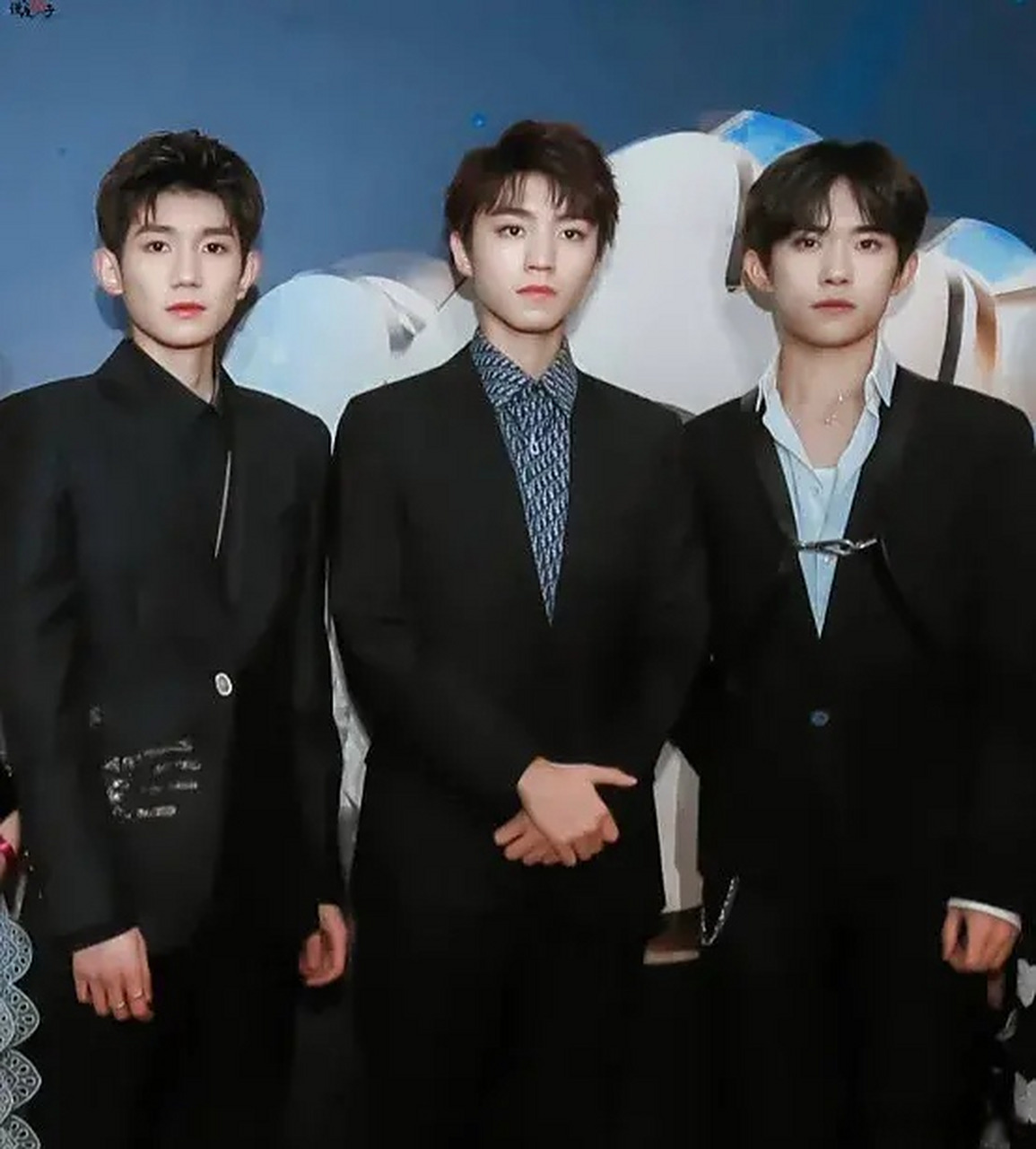 王源王俊凯易烊千玺小时候都是单眼皮,怎么长大了都变成双眼皮了?