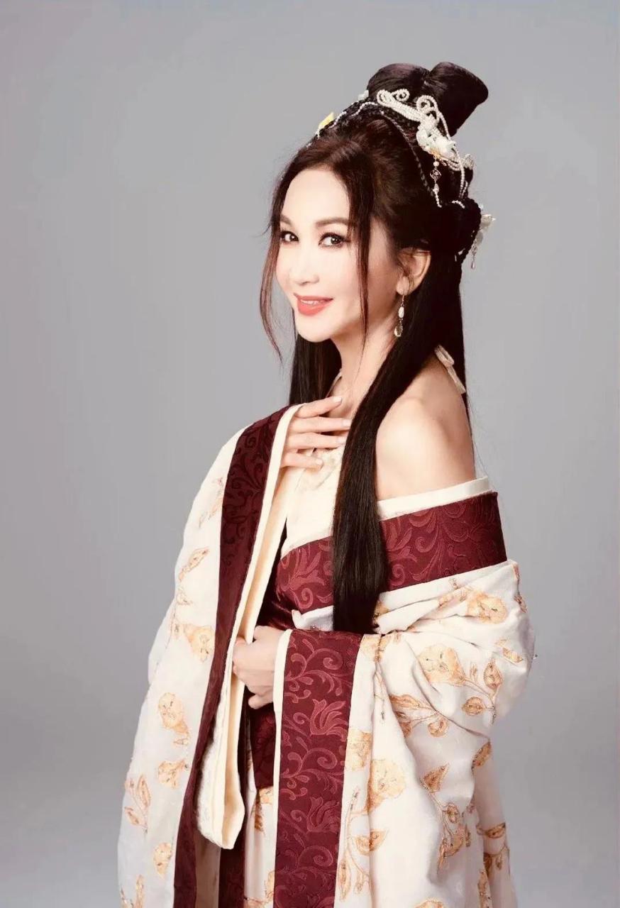 回忆杀,温碧霞重拾妲己造型.