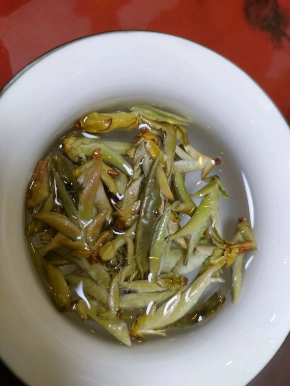 想茶叶出芽快齐（茶叶发芽之前打什么药）《茶叶发芽用什么药水》