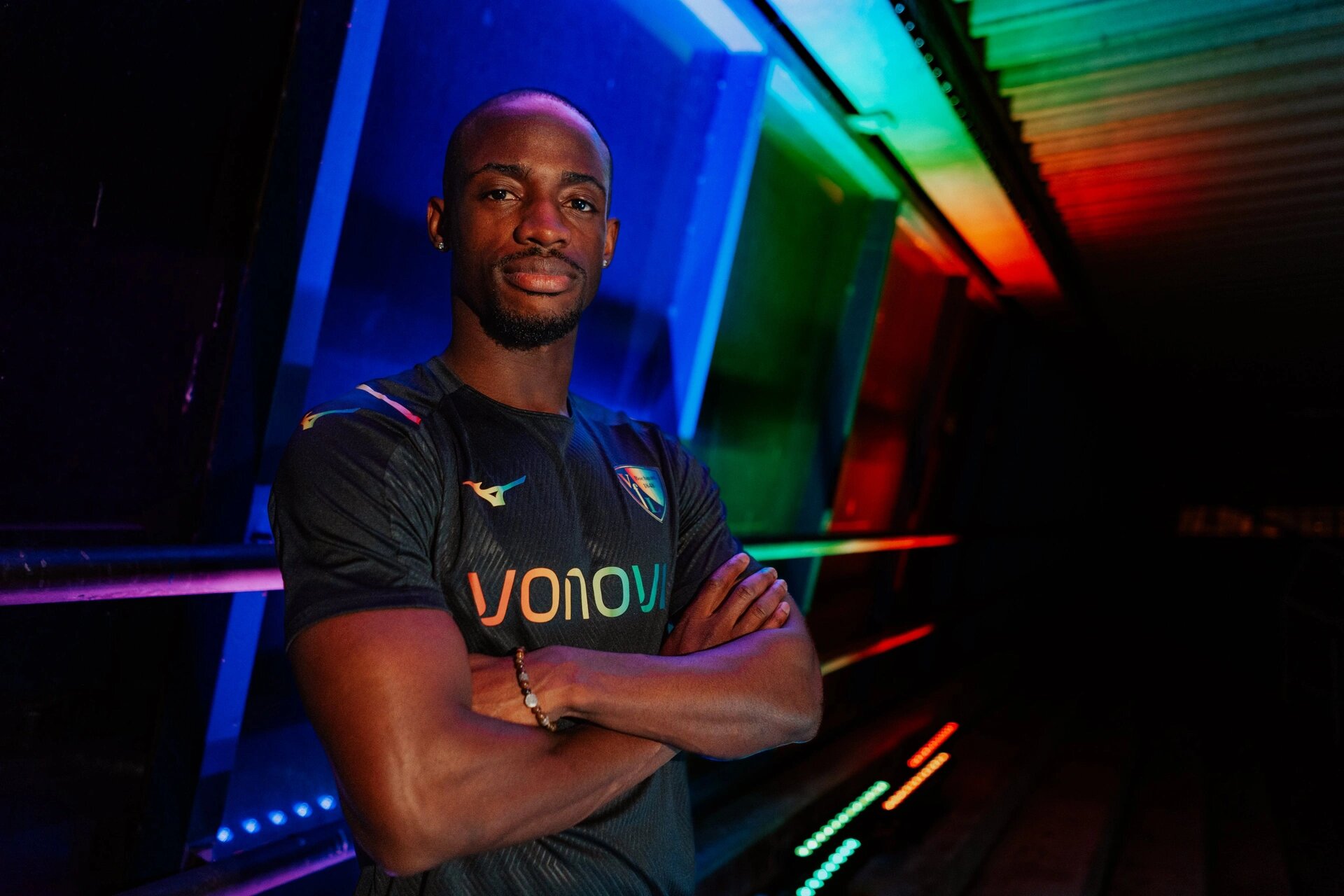 23赛季特别版彩虹套装,这件球衣限量4630 件,每件都拥有