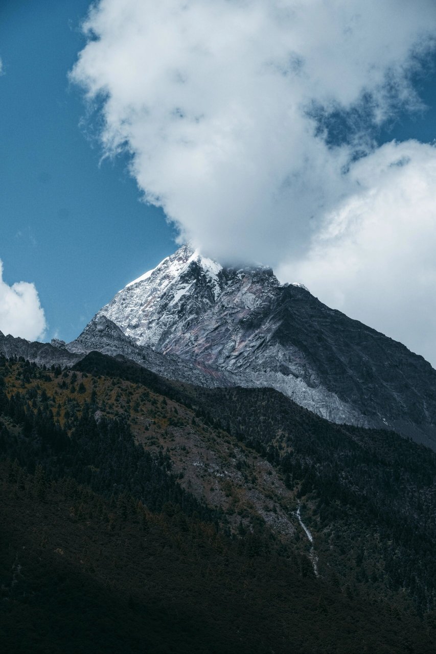 分享一些林芝的雪山9015 今天路过林芝,拍到了不少雪山,很漂亮