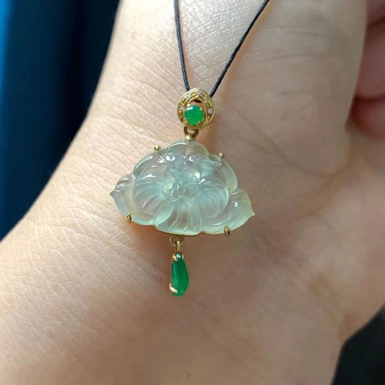 莲花 #吊坠# #18k金镶嵌翡翠定制# #翡翠挂件# #翡翠吊坠# 小精品莲花