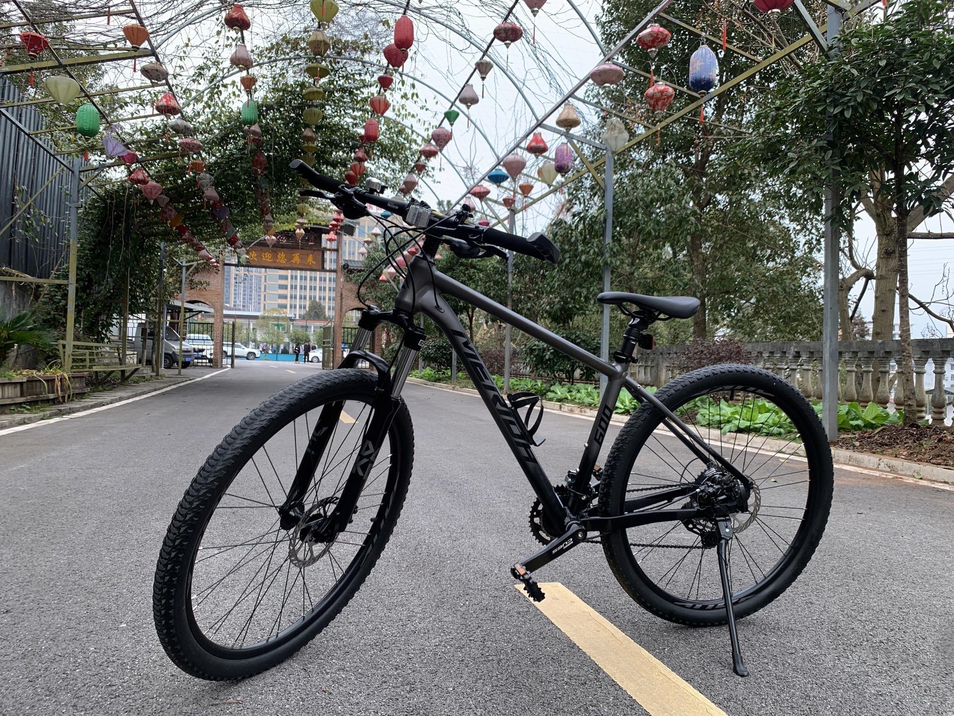 喜提人生第一辆山地车不为炫耀 只为纪念 360度全景天窗 不费油 不费