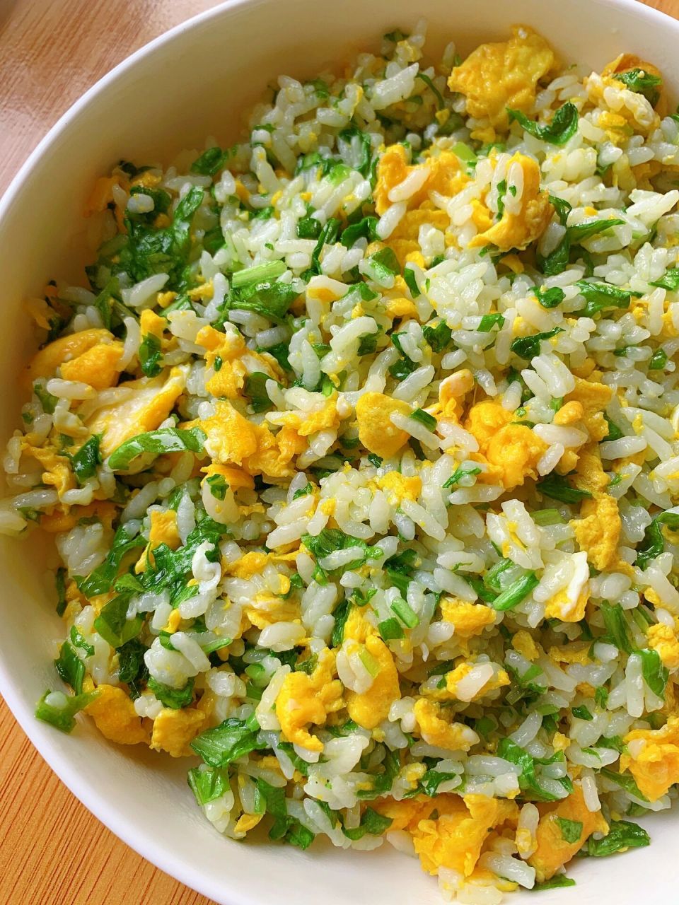 嗨,宝宝们好呀 今天做了一盘青菜蛋炒饭,香迷糊了 鸡蛋,小青菜和