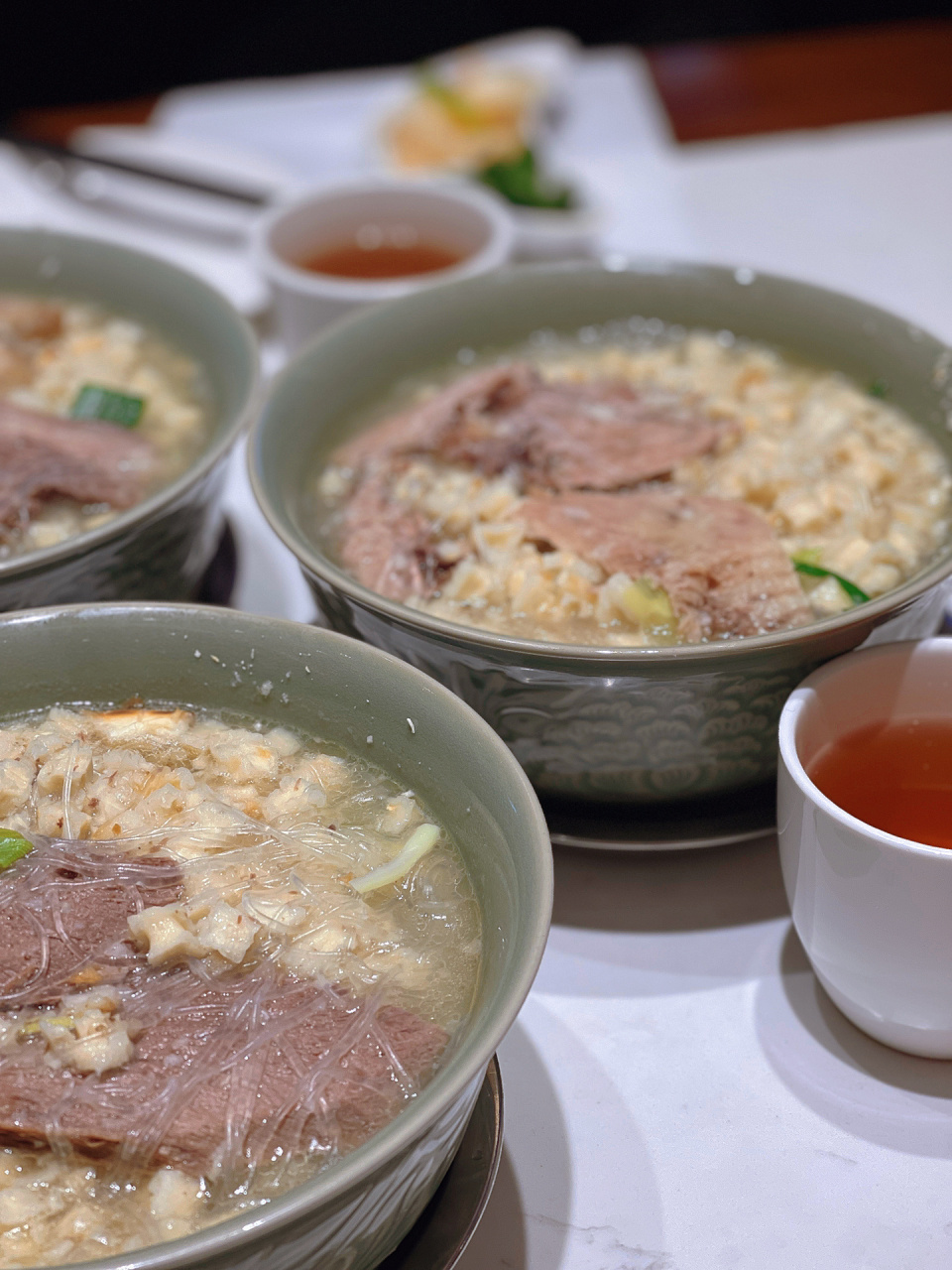 西安day2 同盛祥钟楼店羊肉泡馍91 16615排队 我们起的晚 所以