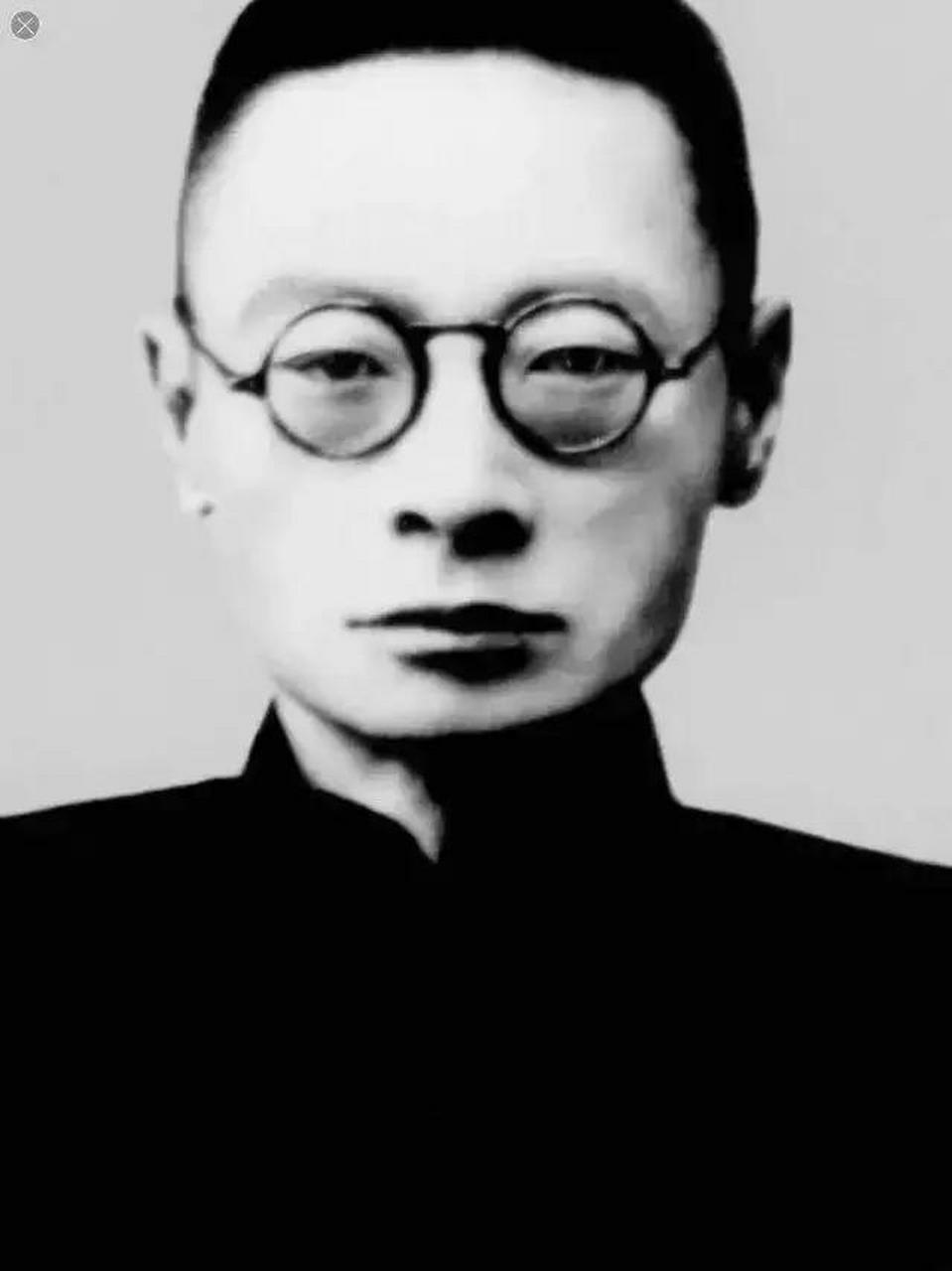 一次,刘文典在课堂上讲授庄子时,大名士吴宓教授也在教室里旁听.