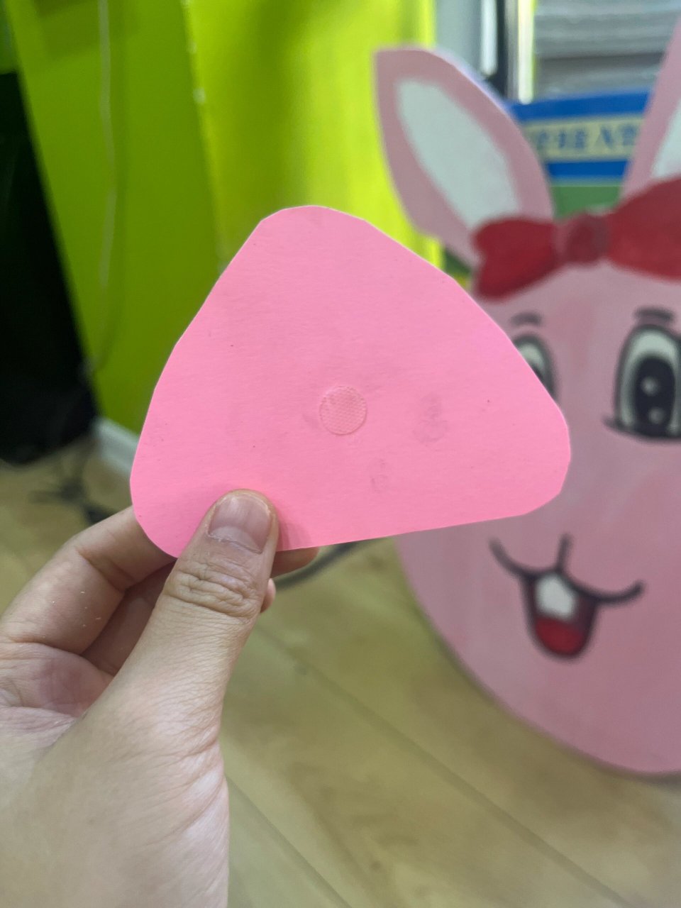 贴鼻子游戏(动物) 魔术贴粘的鼻子,个人感觉效果不是很好,粘性不牢