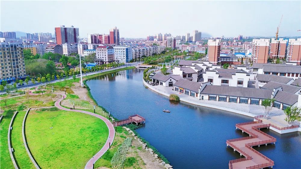 目的地 近日,孝感市生态环境局孝昌县分局在七里湖公园开展"万物共生