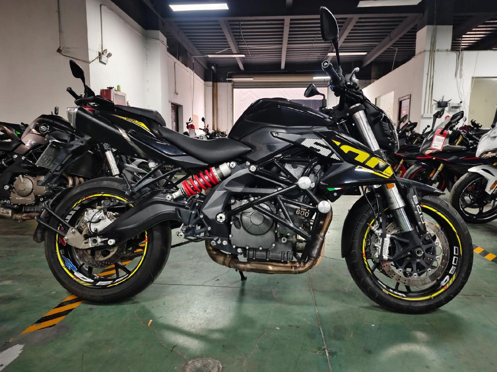 贝纳利tnt黄龙600i.