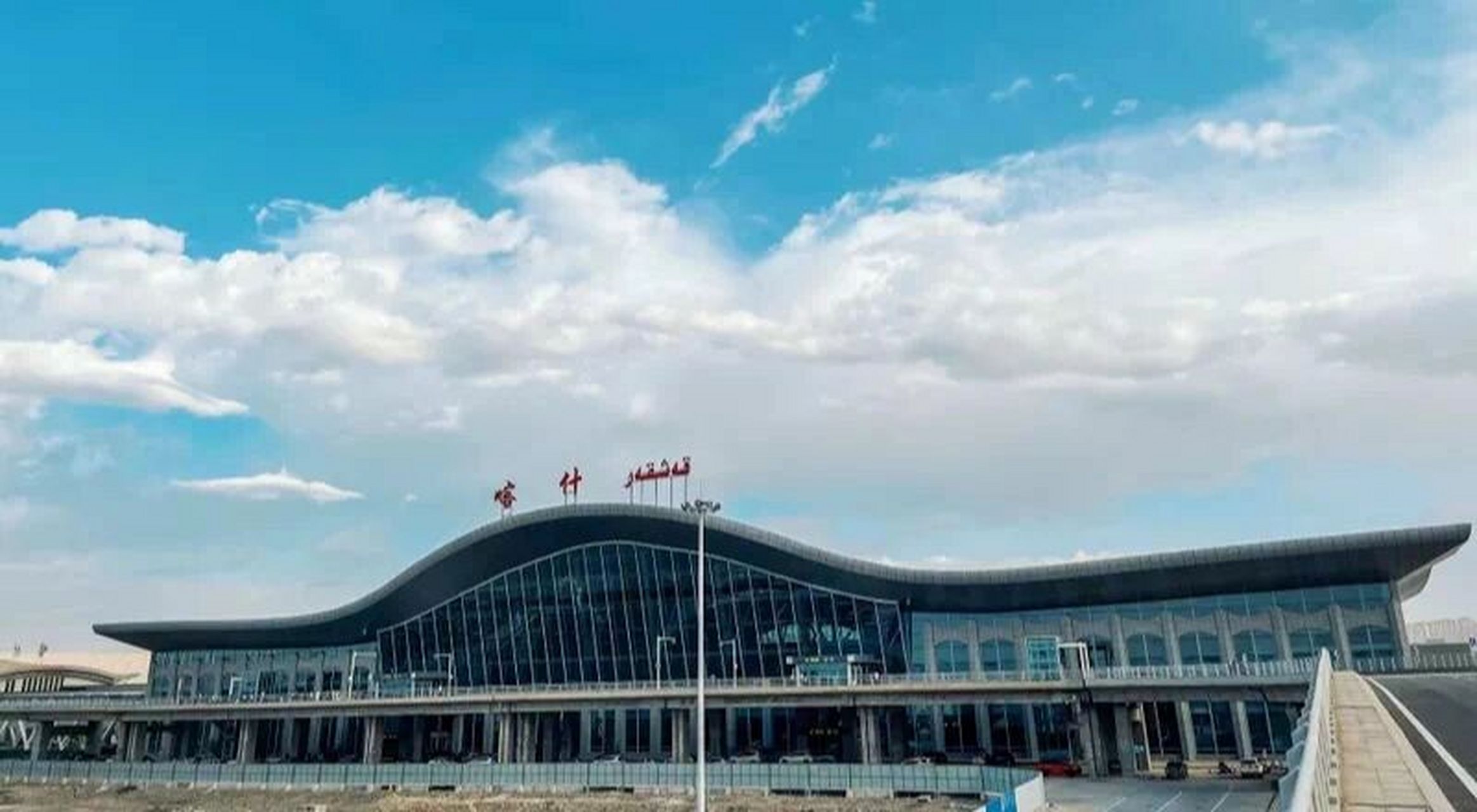 新疆喀什机场t2航站楼今日投入使用 新疆机场今年可谓捷报频传,疯狂