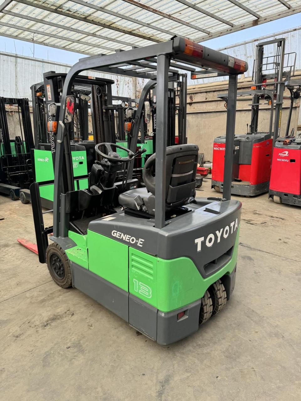 日本进口丰田三支点式电动叉车.日本进口丰田三支点式电动叉车