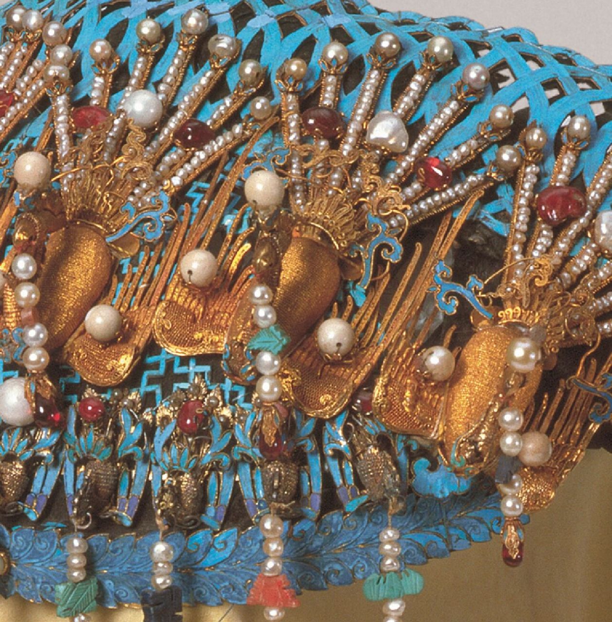 北京故宫钿子—点翠嵌珠宝五凤钿 文物号:12190,别名:金累丝嵌珠宝凤