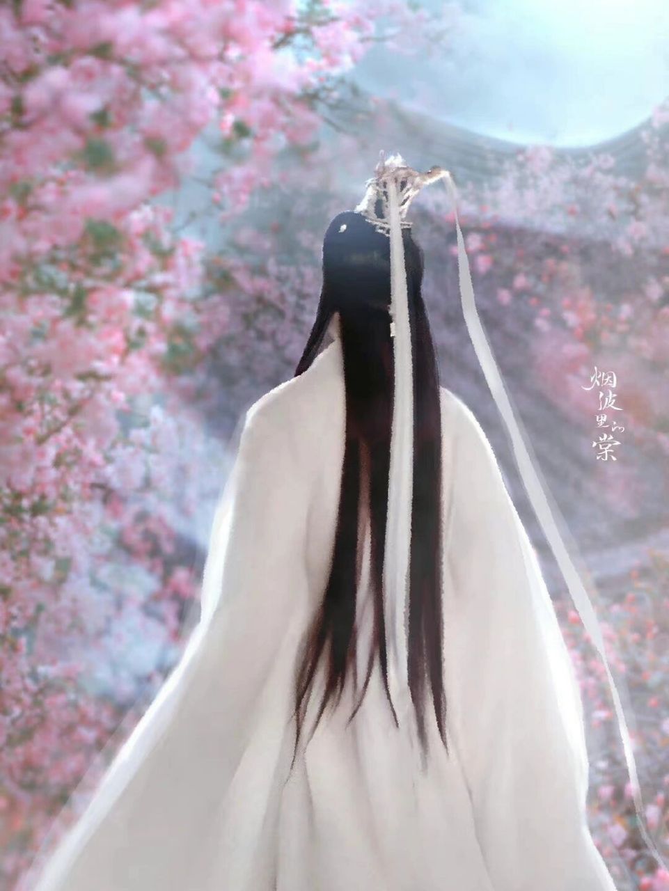 沉香如屑～成毅这身姿背影真的绝了!