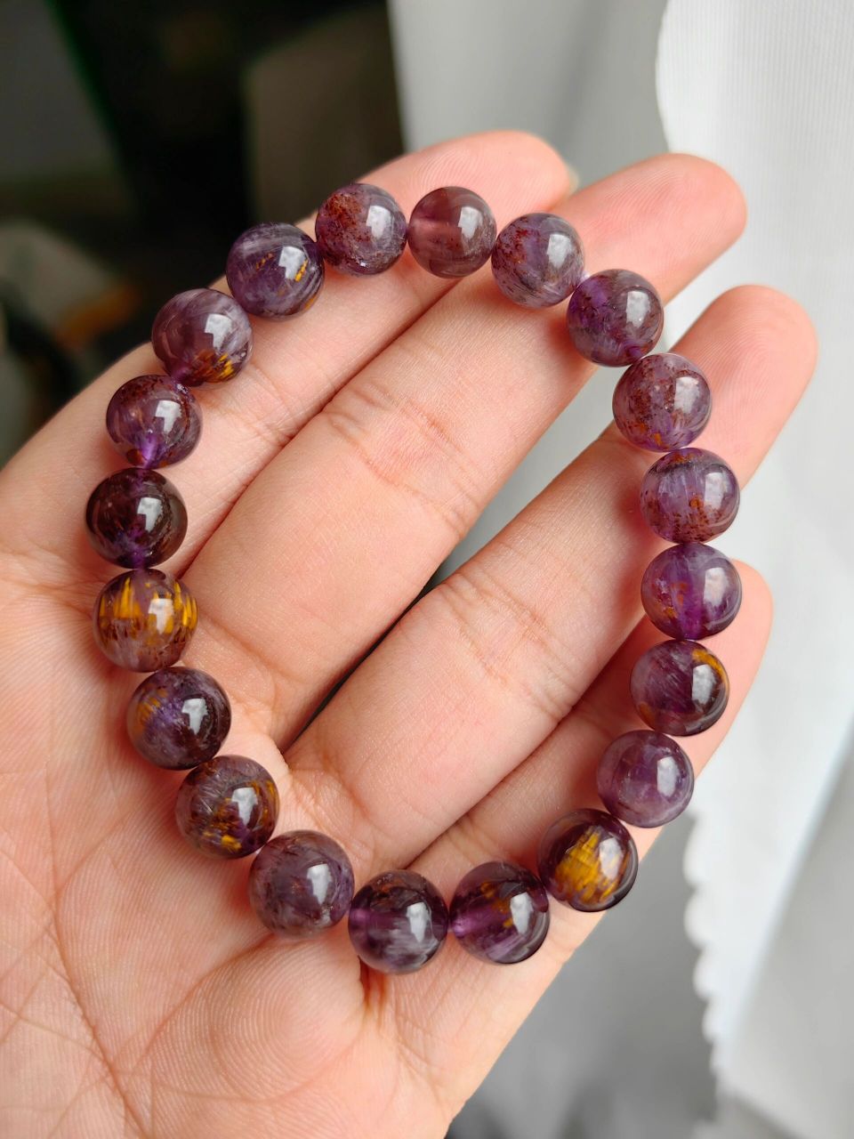 紫钛晶,又称紫水晶钛晶,紫金石等,是一种在自然界中罕见的稀有水晶.