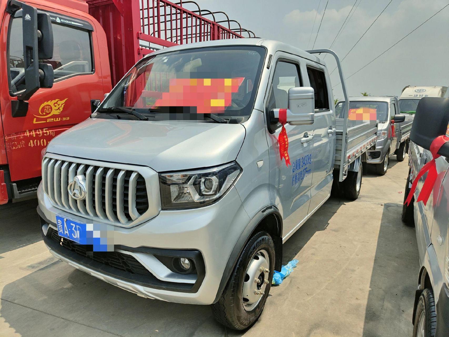 长安神奇t30   双排座平板,货相长3米,带空调配置该有都有