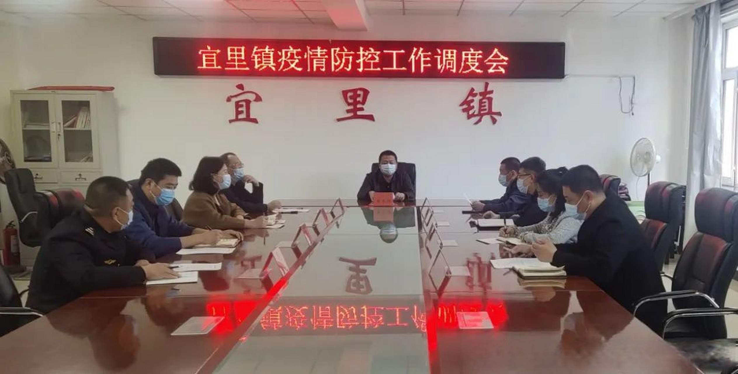 宜里镇对近期疫情防控工作进行再部署 近日,宜里镇召开疫情防控工作