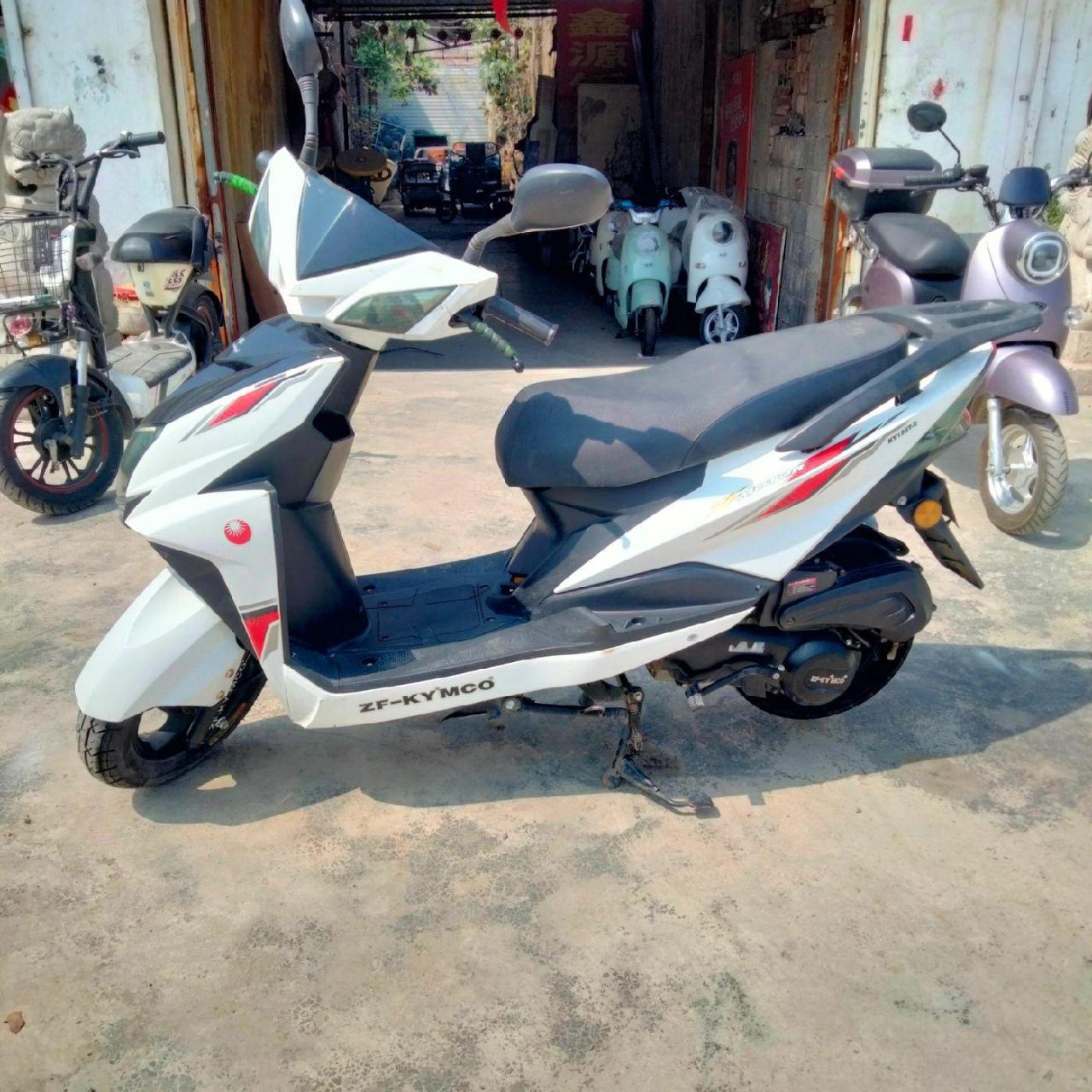 1199出珠峰踏板125摩托车.