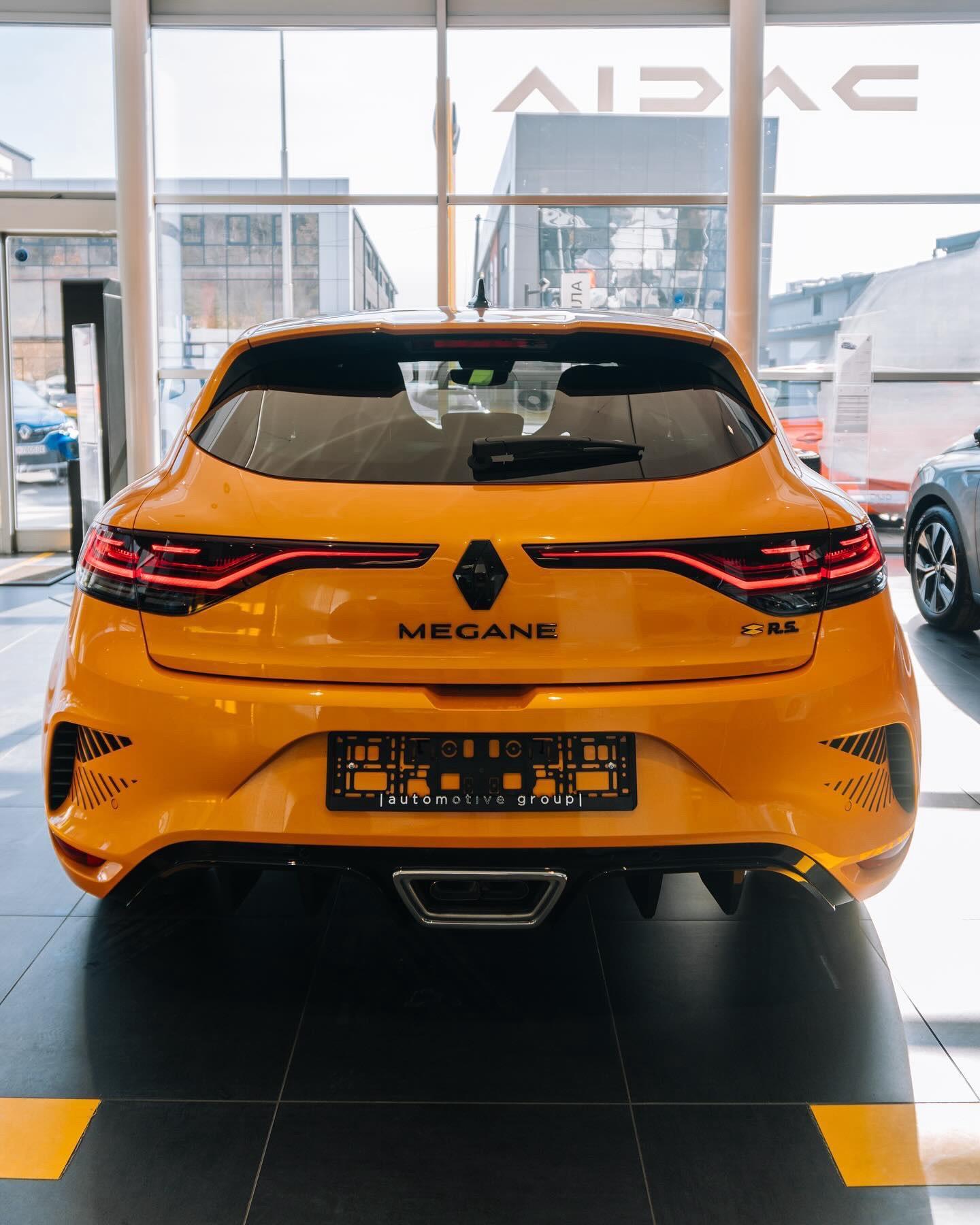 s.ultime是最后一款megane r.s,也是最后一款带有雷诺运动标志的车型