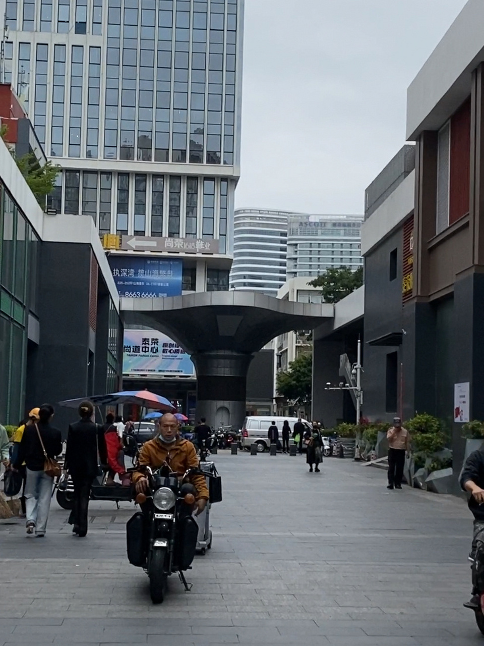 南油攻略: 来深圳南油批发衣服的店主,来 ,作为南油买手的张张在此