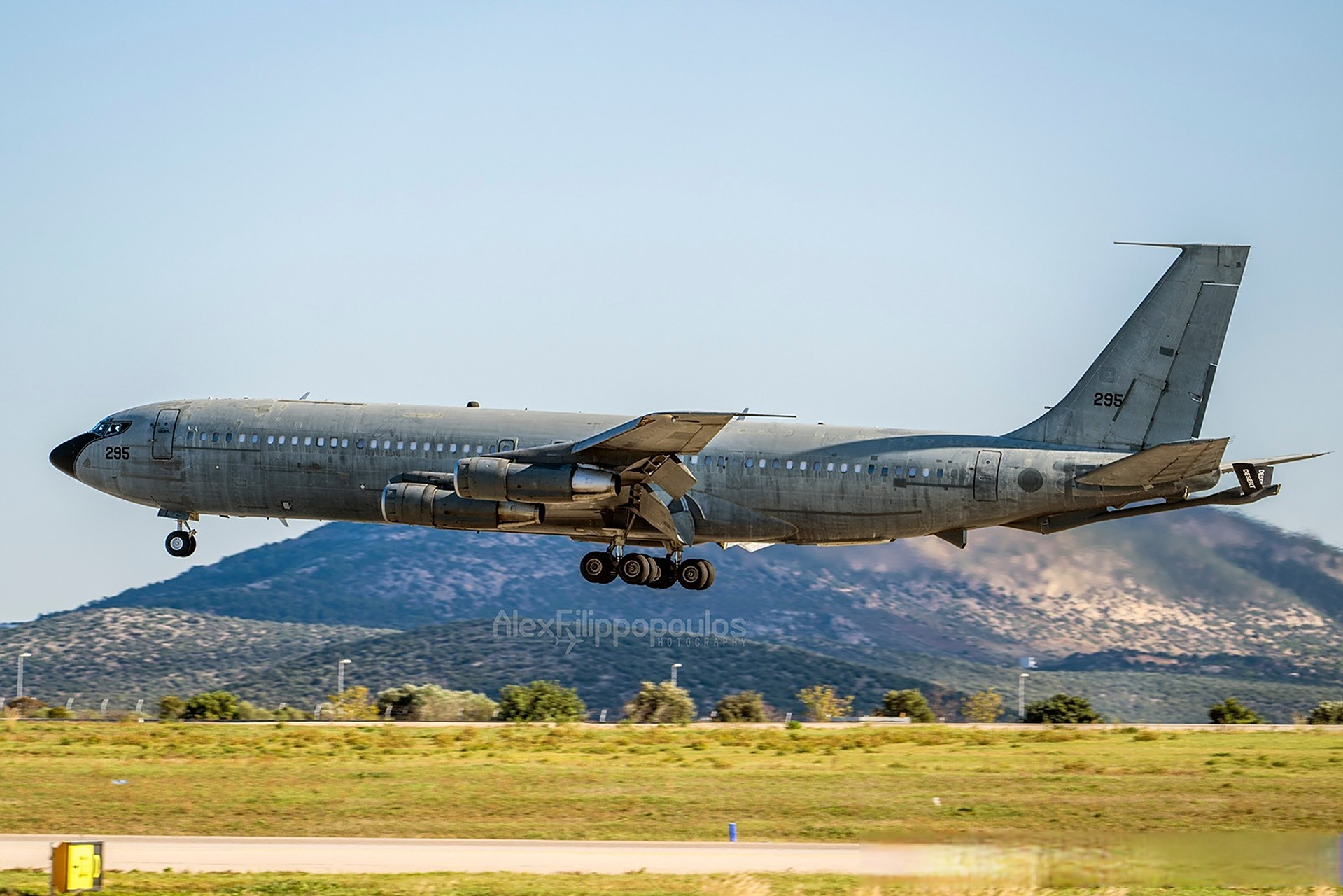 至今仍在飞行的波音707:以色列空军的707-366c空中加油机,建造于1974