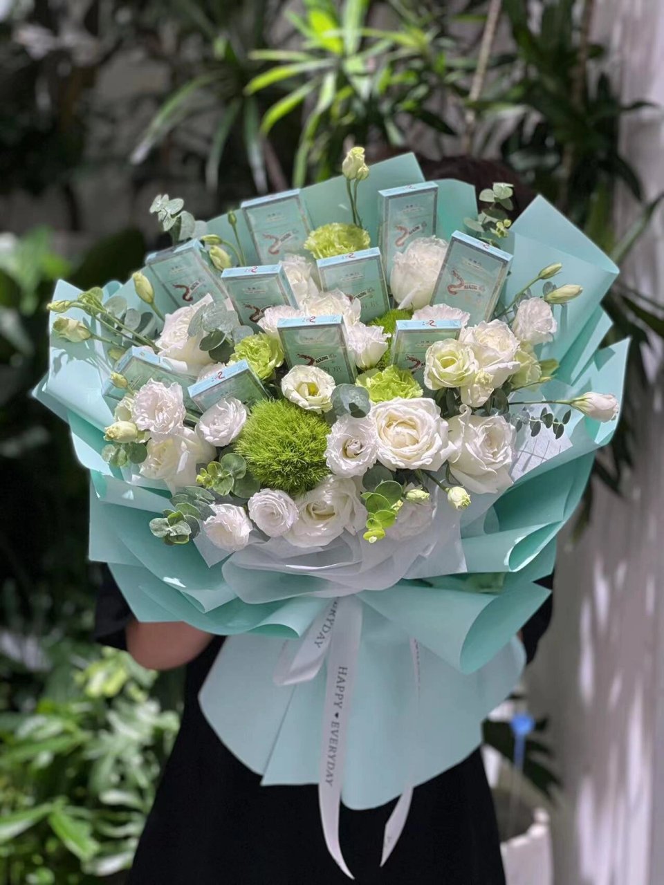 香烟花束这样搭也很美～  花束98