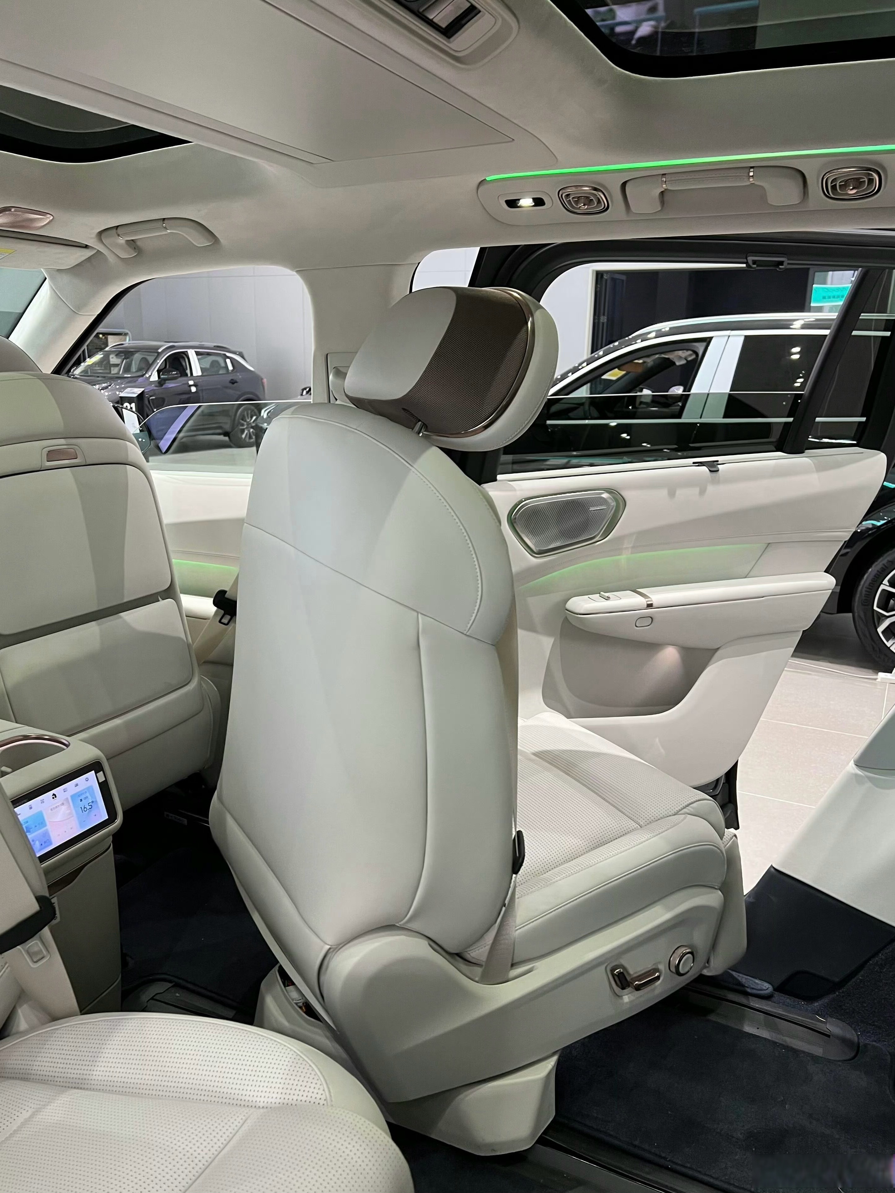 座椅旋转图解汽车旋转座椅汽车旋转楼梯乐道l90中排座椅旋转旋转座椅