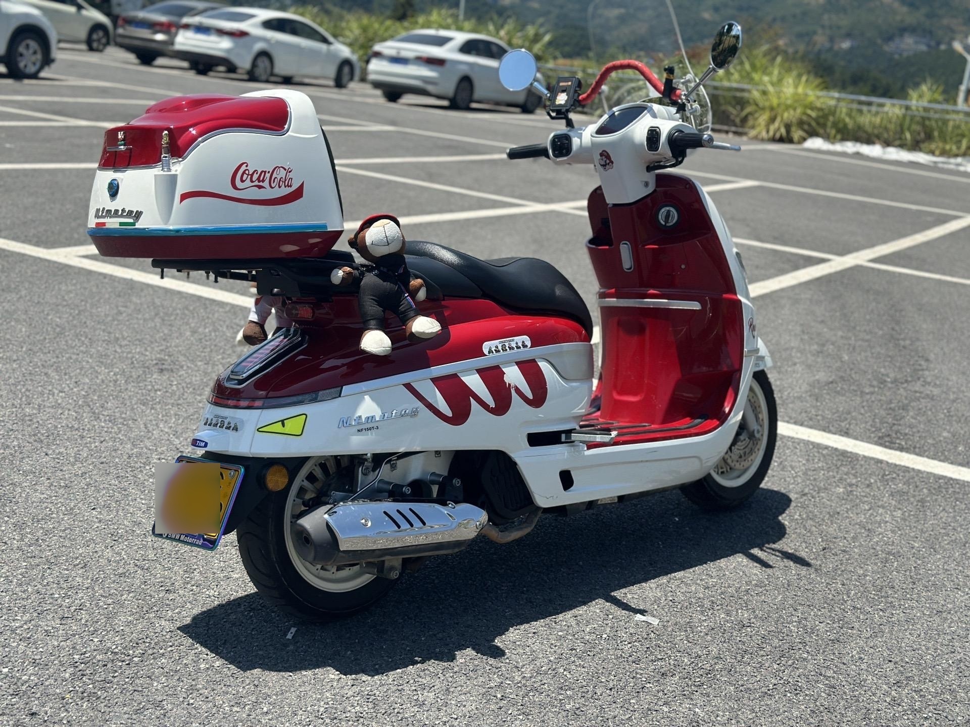 蒙娜丽莎飞戈150踏板车