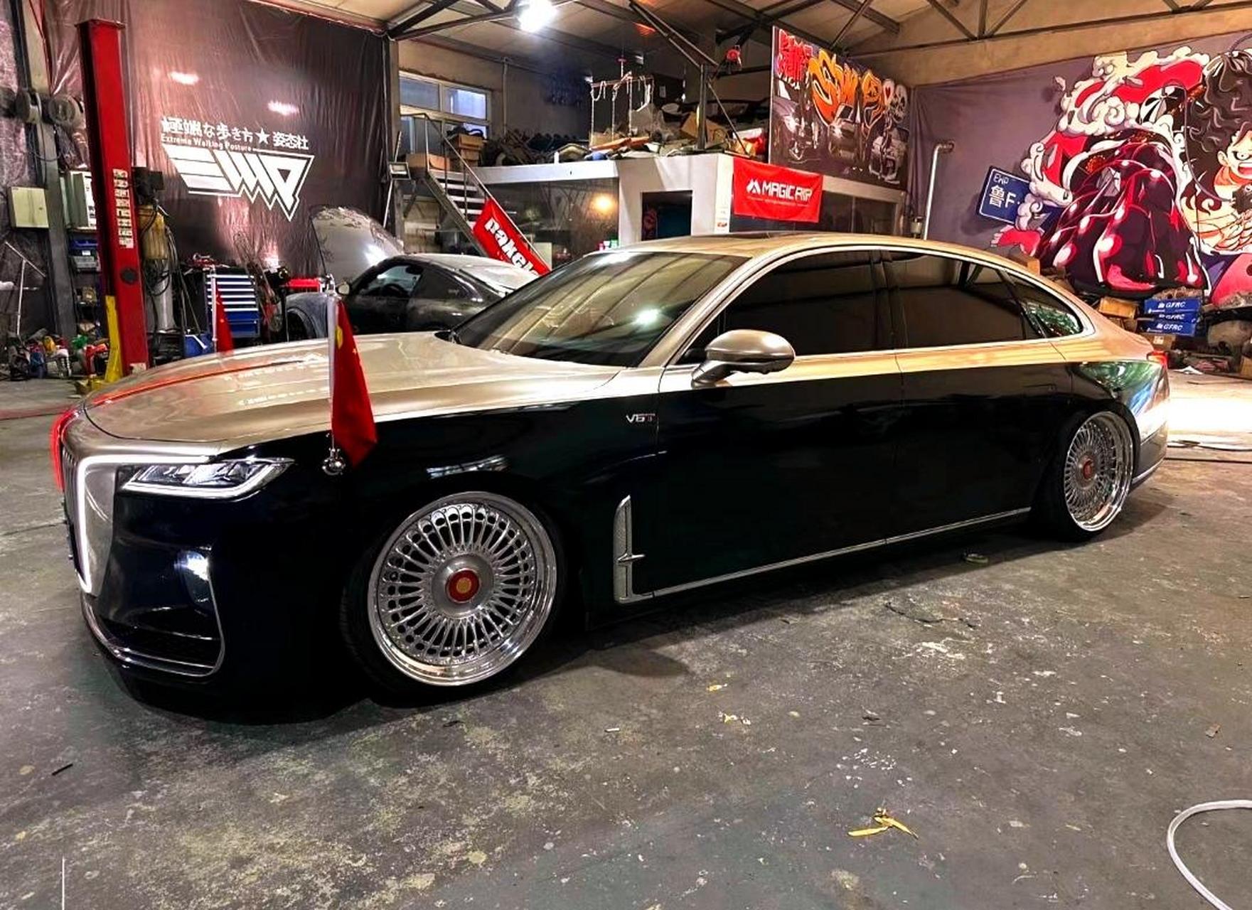 《一台很帅的h9改装车》红旗h9双拼色  车主很有品味, 轮毂非常不错.