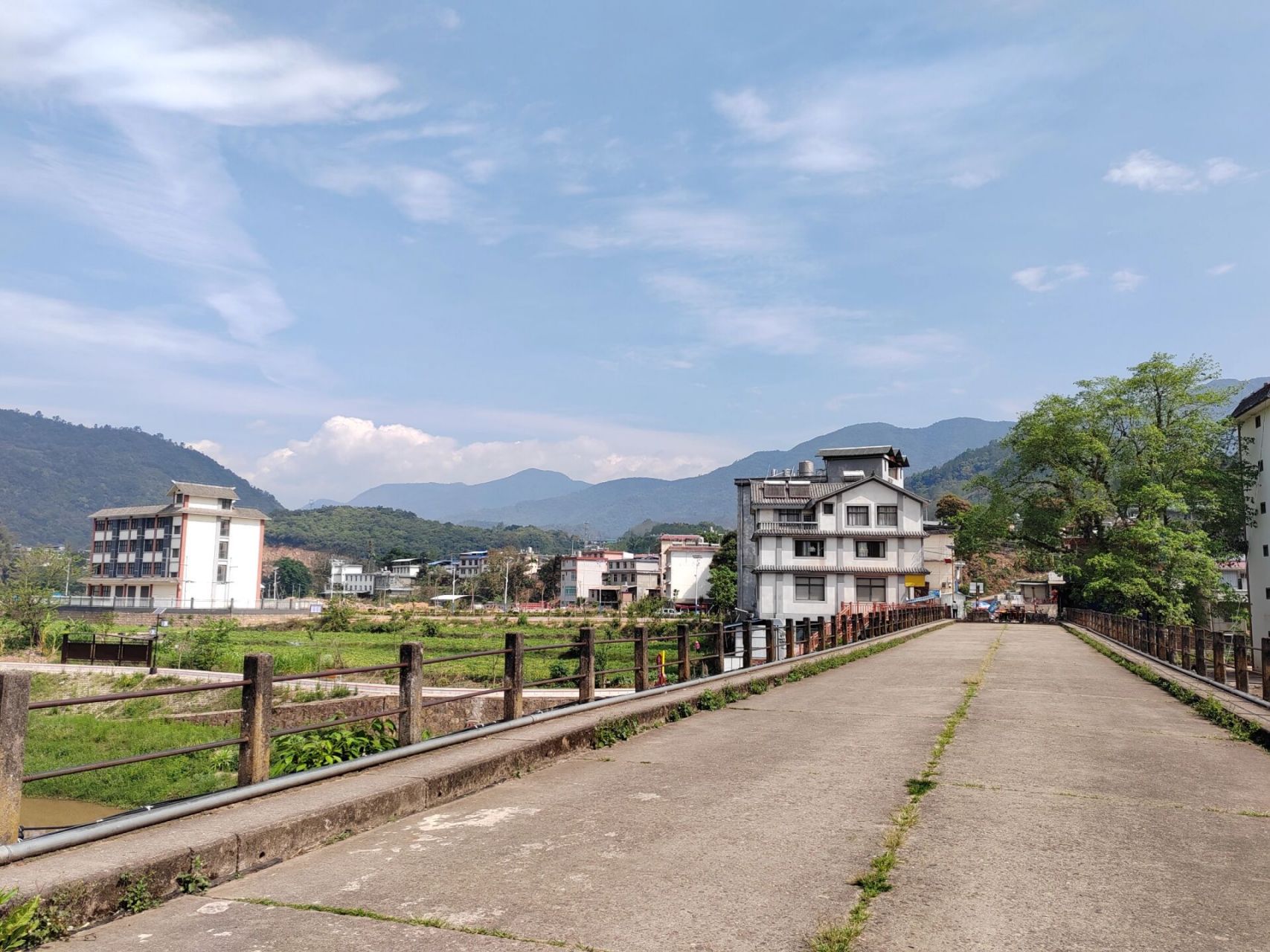 普洱市江城县宝藏镇,勐野江畔小城.