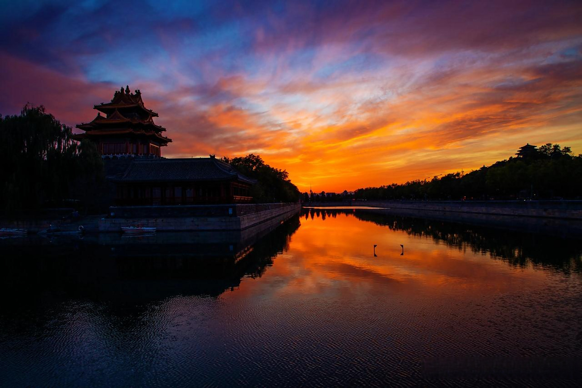 落日晚霞,夕阳美如画 照片拍摄于金秋10月的故宫角楼晚霞～  《角楼晚