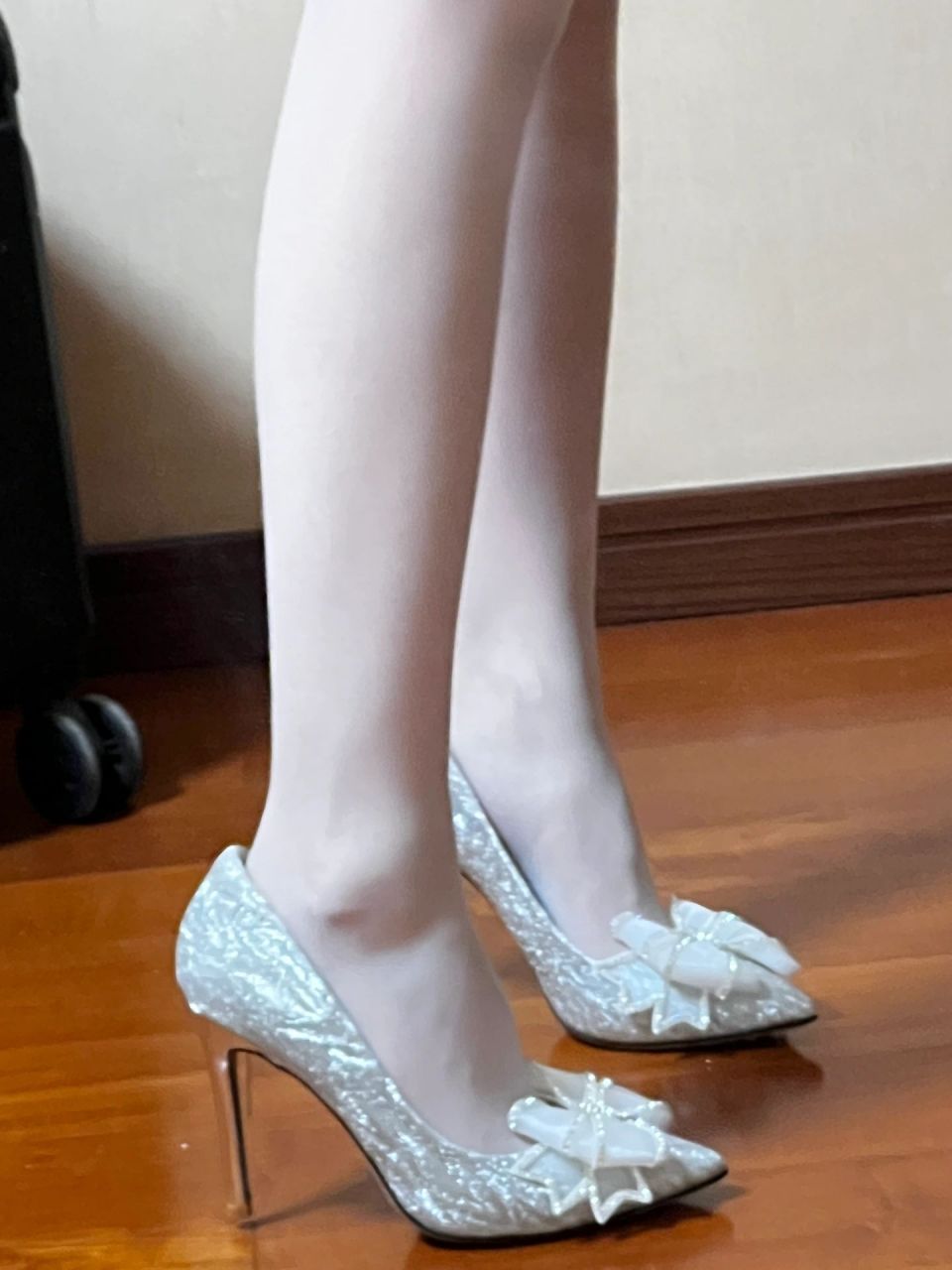 白丝77高跟鞋真的 冷白皮!好公主啊 我最近太爱高跟鞋了!