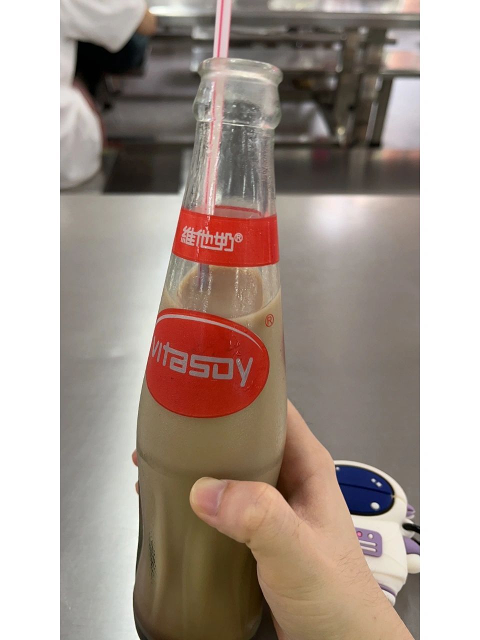 你们那里的玻璃瓶装维他豆奶都多少钱一瓶 我在广东这边都是2.