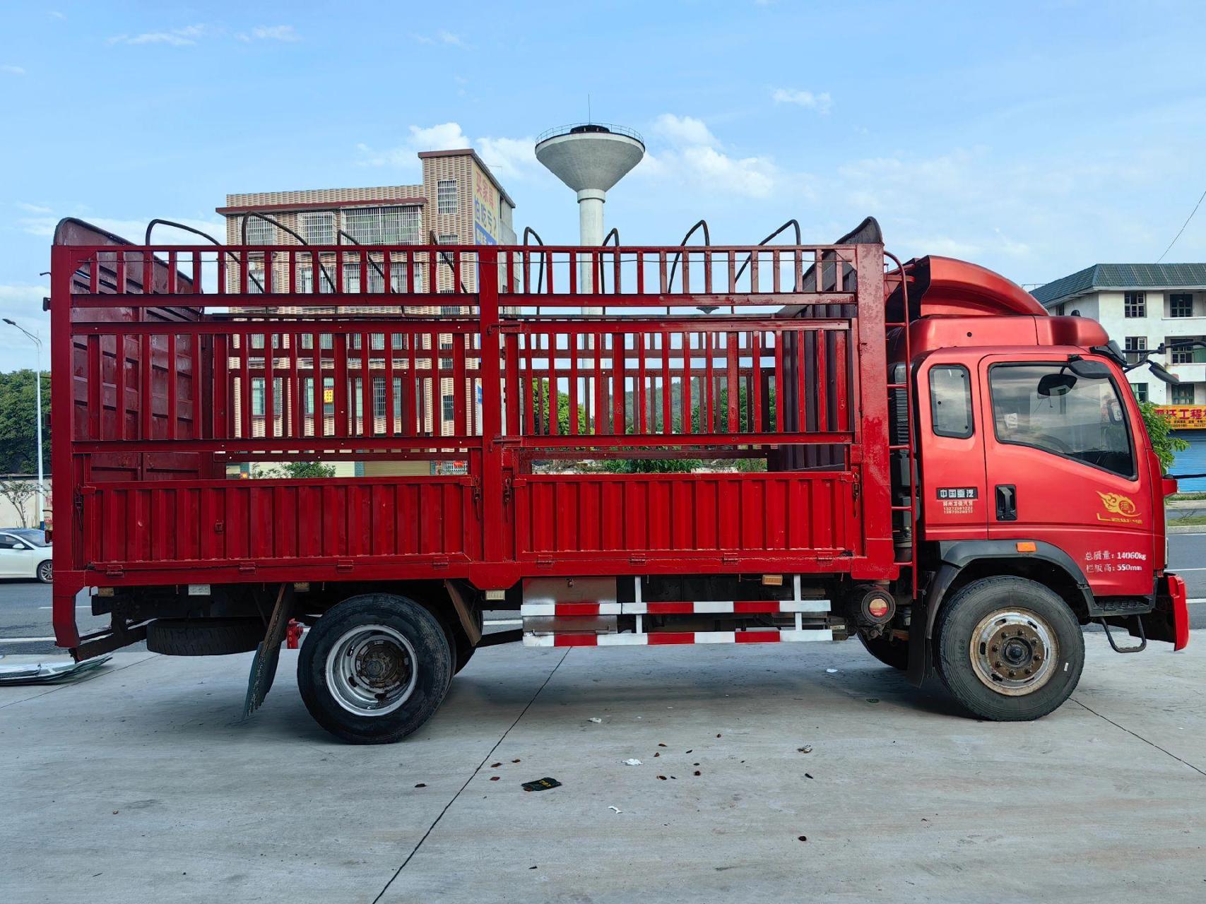 2018年1月-重汽豪沃仓栏5.2米货车.货箱长5.2米-宽2.5米!动力170马力!