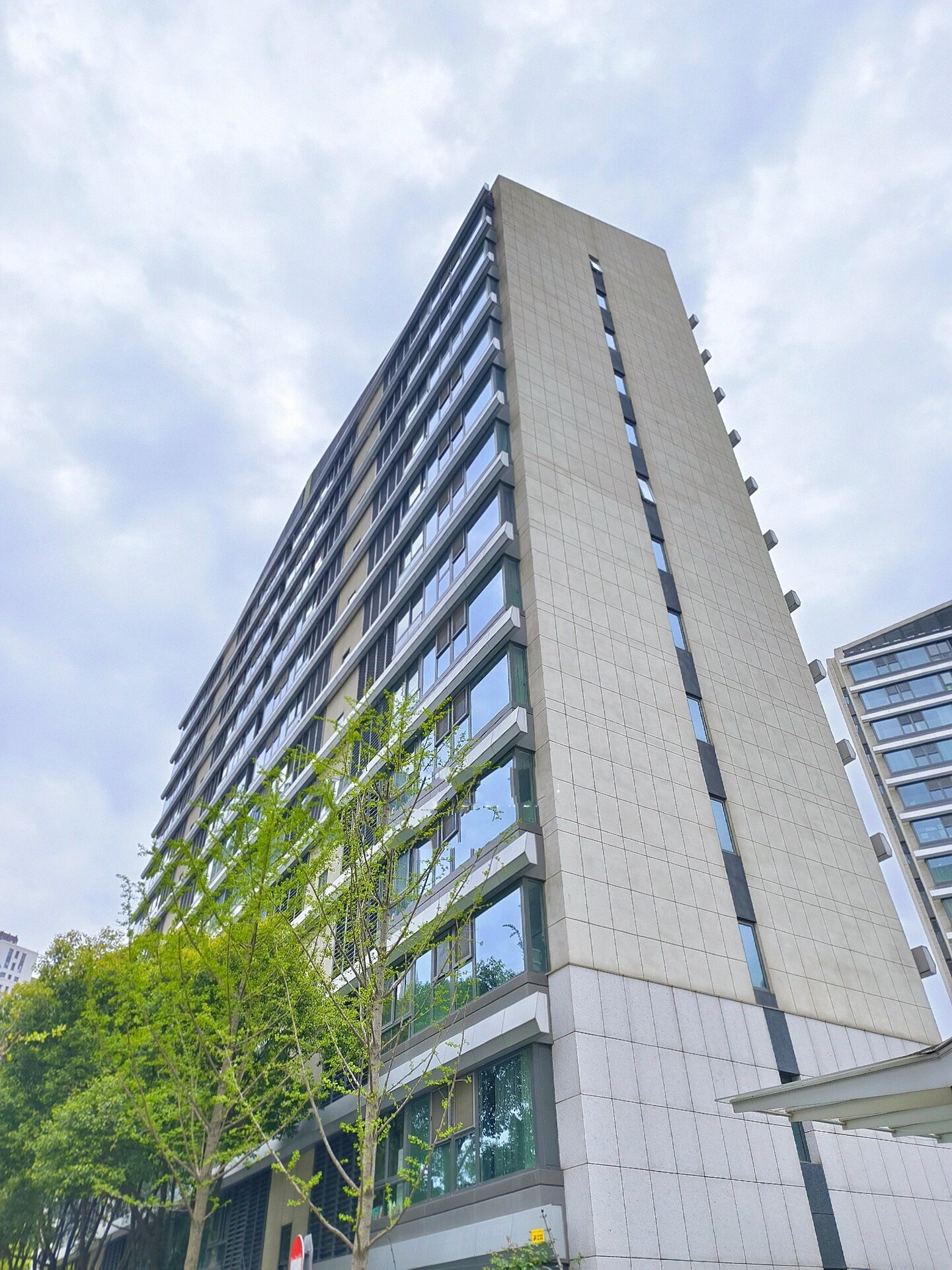 小区品质,屋况性价比好的一塌糊涂,整个前滩众多新房中晶耀名邸一期