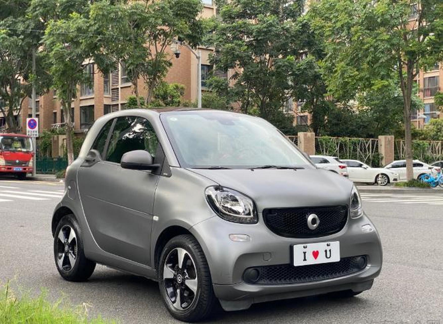 奔驰smartfortwo激情版磨砂灰 售价:8.