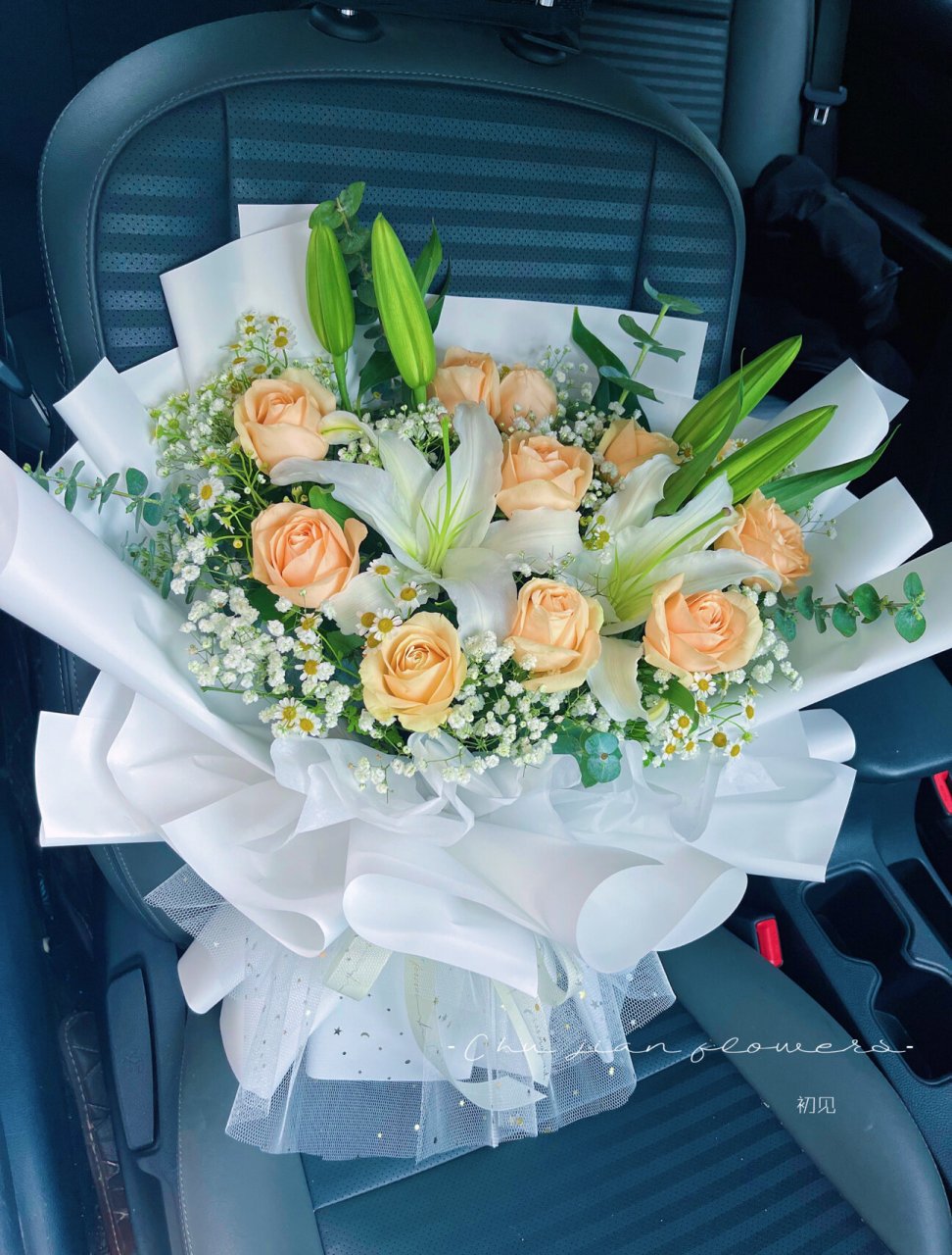 香槟混搭百合满天星,也是夏日清爽花束 香槟百合花束