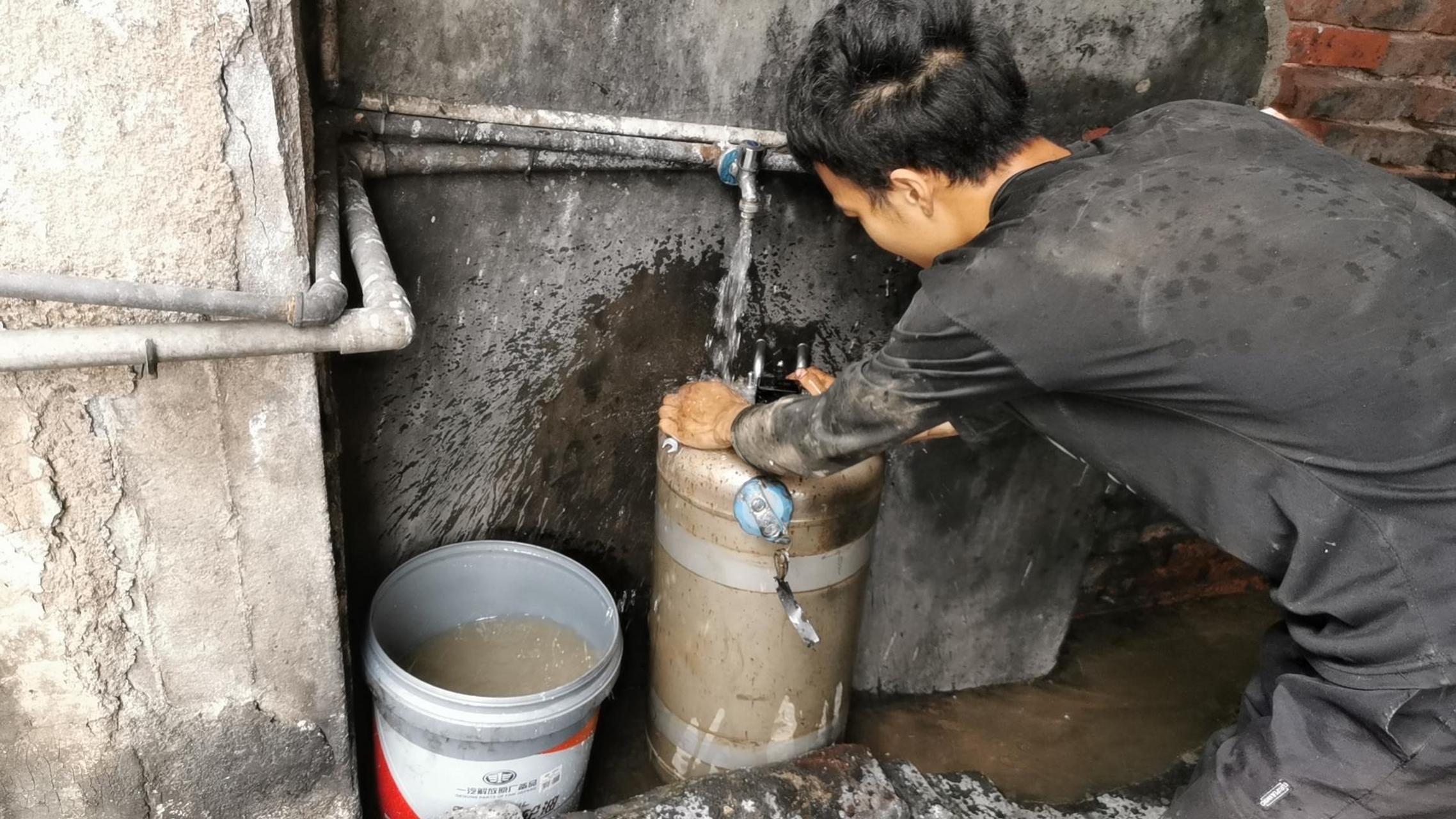 卡友们,尿素滤芯建议6万公里更换