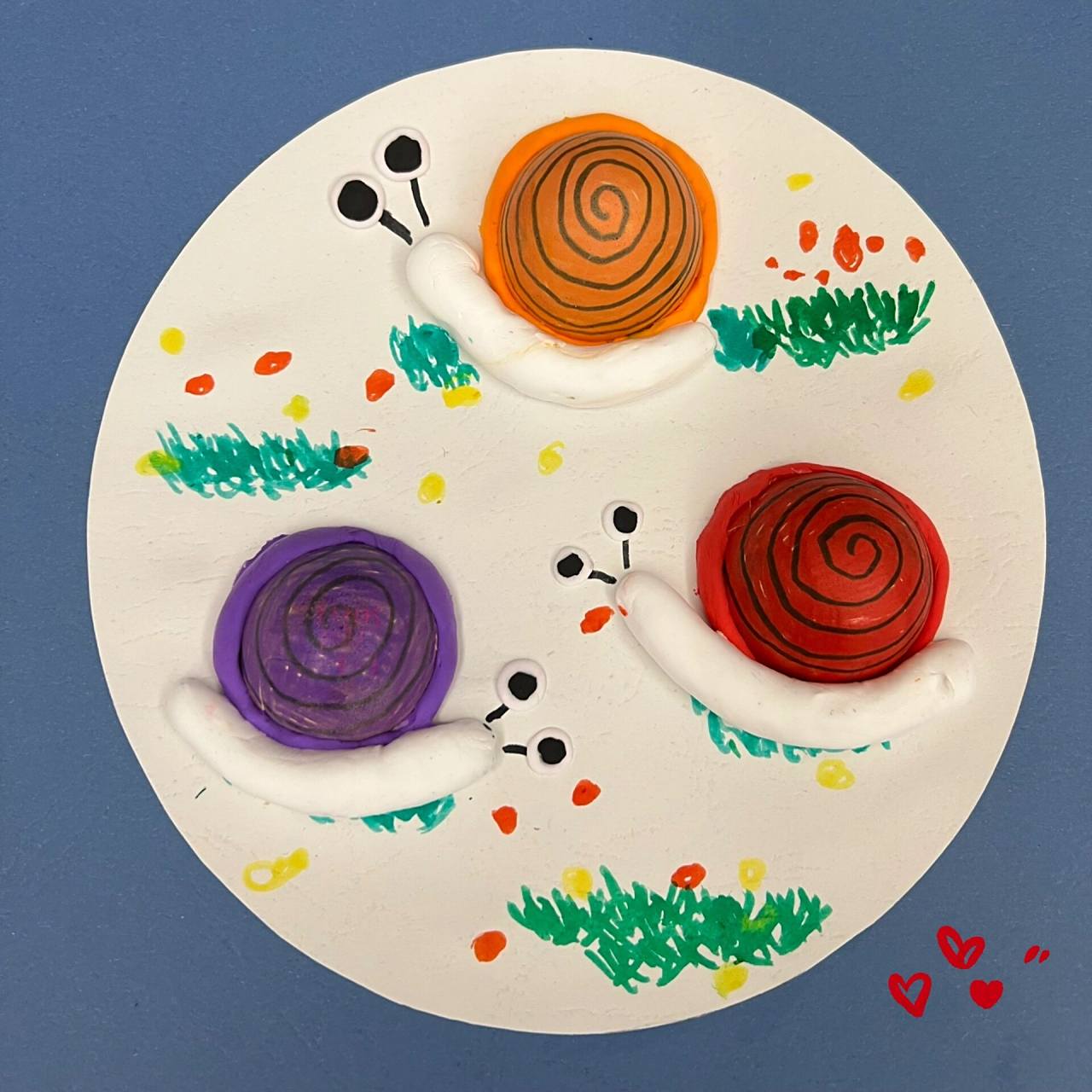 幼儿园蛋壳创作手工 用蛋壳和粘土做了三只蜗牛96 三个半个鸡蛋壳